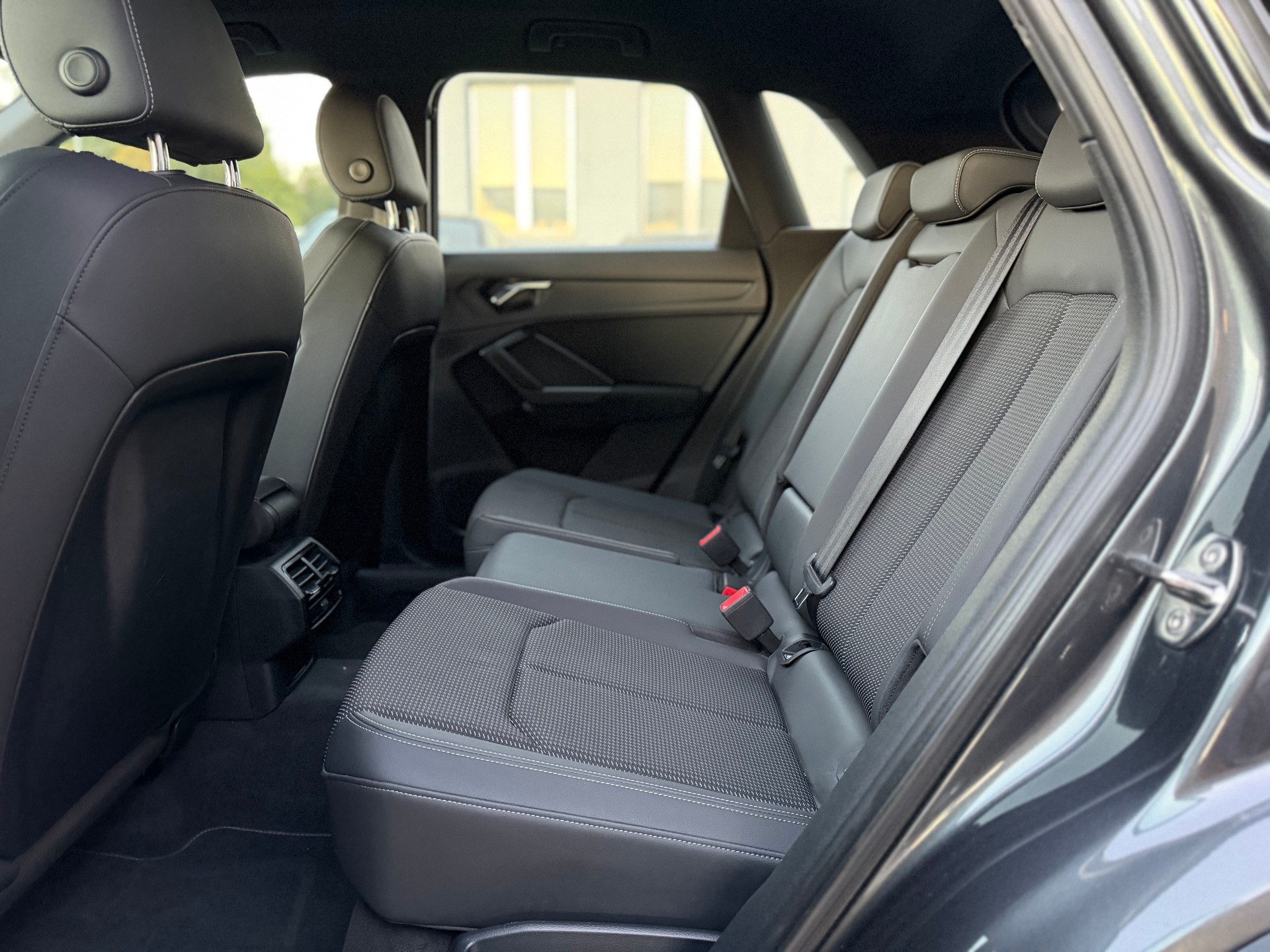 AUDI Q3 35 TFSI S line Attraction S-tronic-image-11