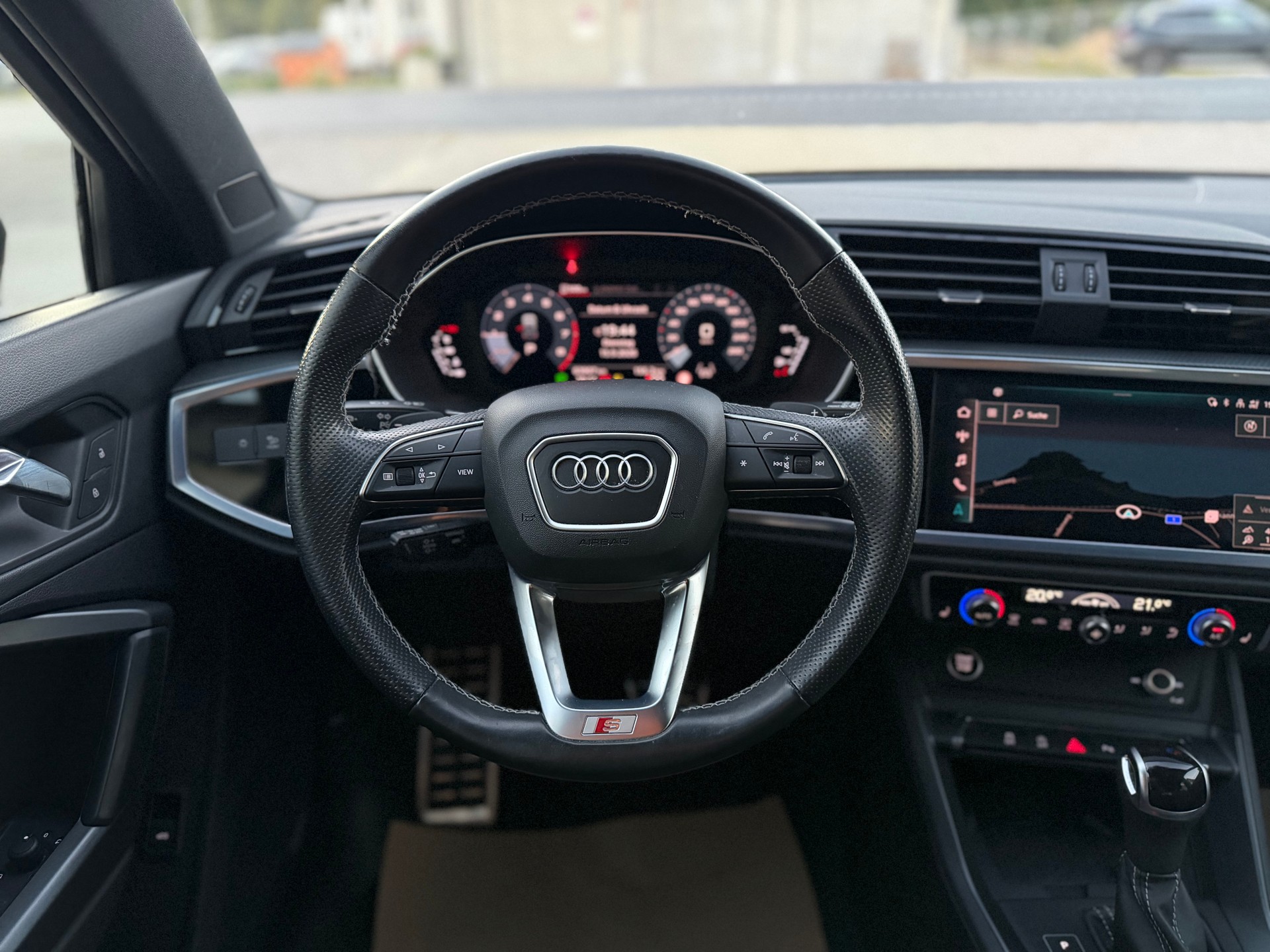AUDI Q3 35 TFSI S line Attraction S-tronic-image-16