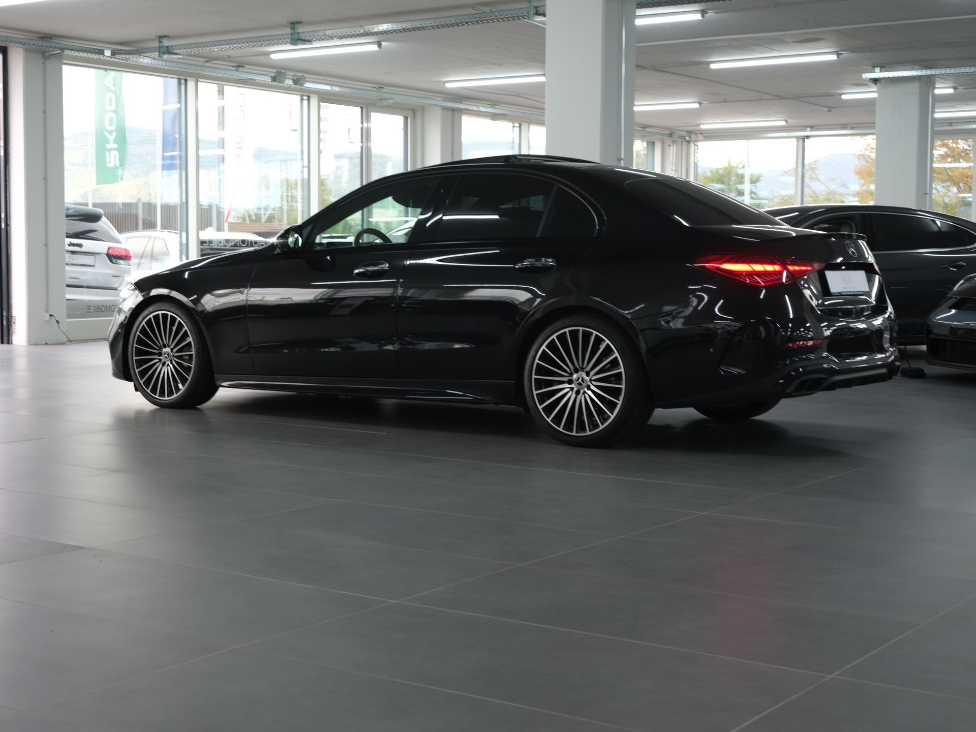 MERCEDES-BENZ C 300 4Matic AMG Line *Burmester* *Panorama* *360 Kamera*-image-18