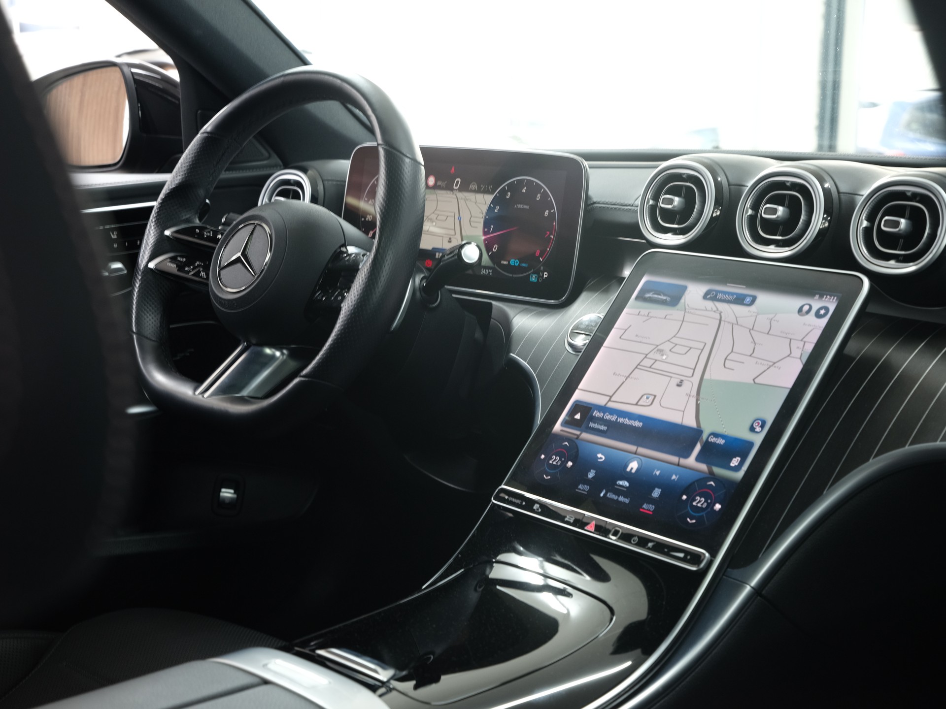 MERCEDES-BENZ C 300 4Matic AMG Line *Burmester* *Panorama* *360 Kamera*-image-30