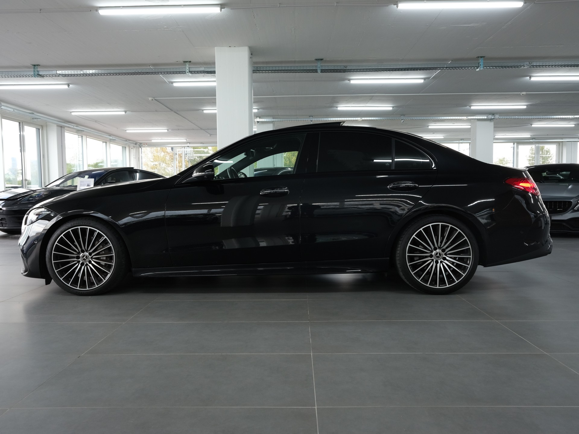 MERCEDES-BENZ C 300 4Matic AMG Line *Burmester* *Panorama* *360 Kamera*-image-6