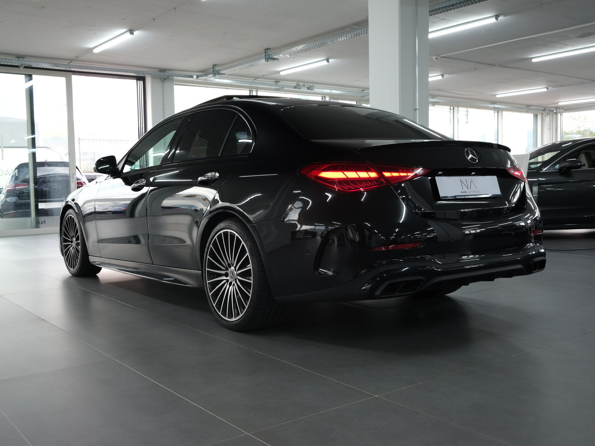MERCEDES-BENZ C 300 4Matic AMG Line *Burmester* *Panorama* *360 Kamera*-image-5