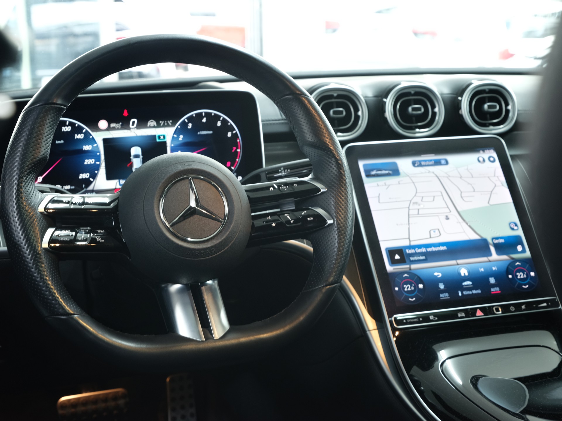 MERCEDES-BENZ C 300 4Matic AMG Line *Burmester* *Panorama* *360 Kamera*-image-26