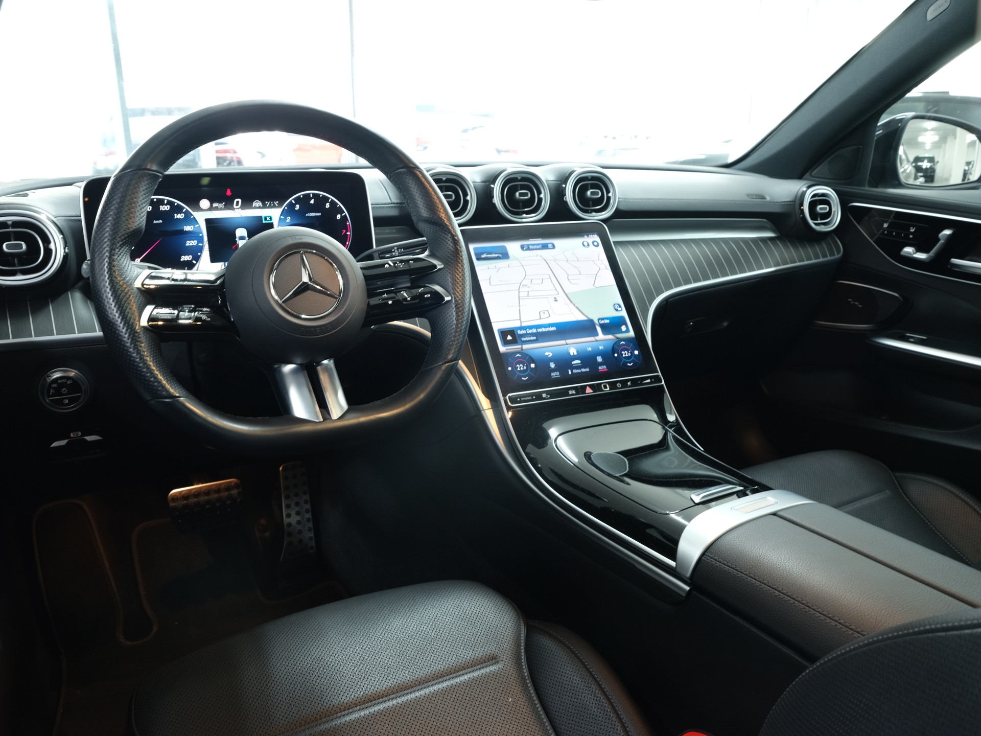 MERCEDES-BENZ C 300 4Matic AMG Line *Burmester* *Panorama* *360 Kamera*-image-27