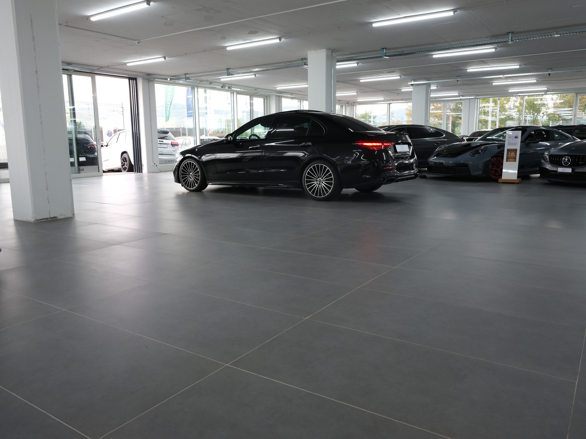 MERCEDES-BENZ C 300 4Matic AMG Line *Burmester* *Panorama* *360 Kamera*-image-17