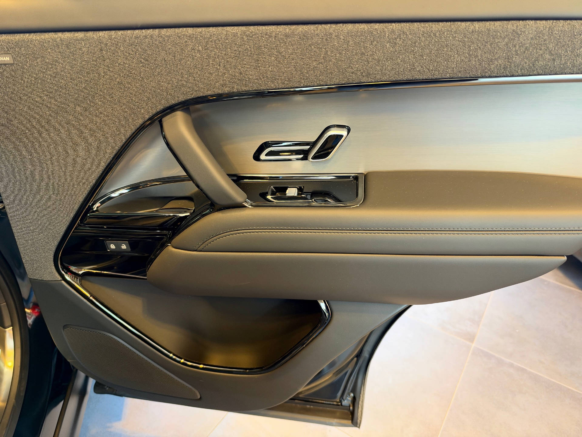 LAND ROVER Range Rover Sport 3.0 I6 P460e SE Dynamic-image-12