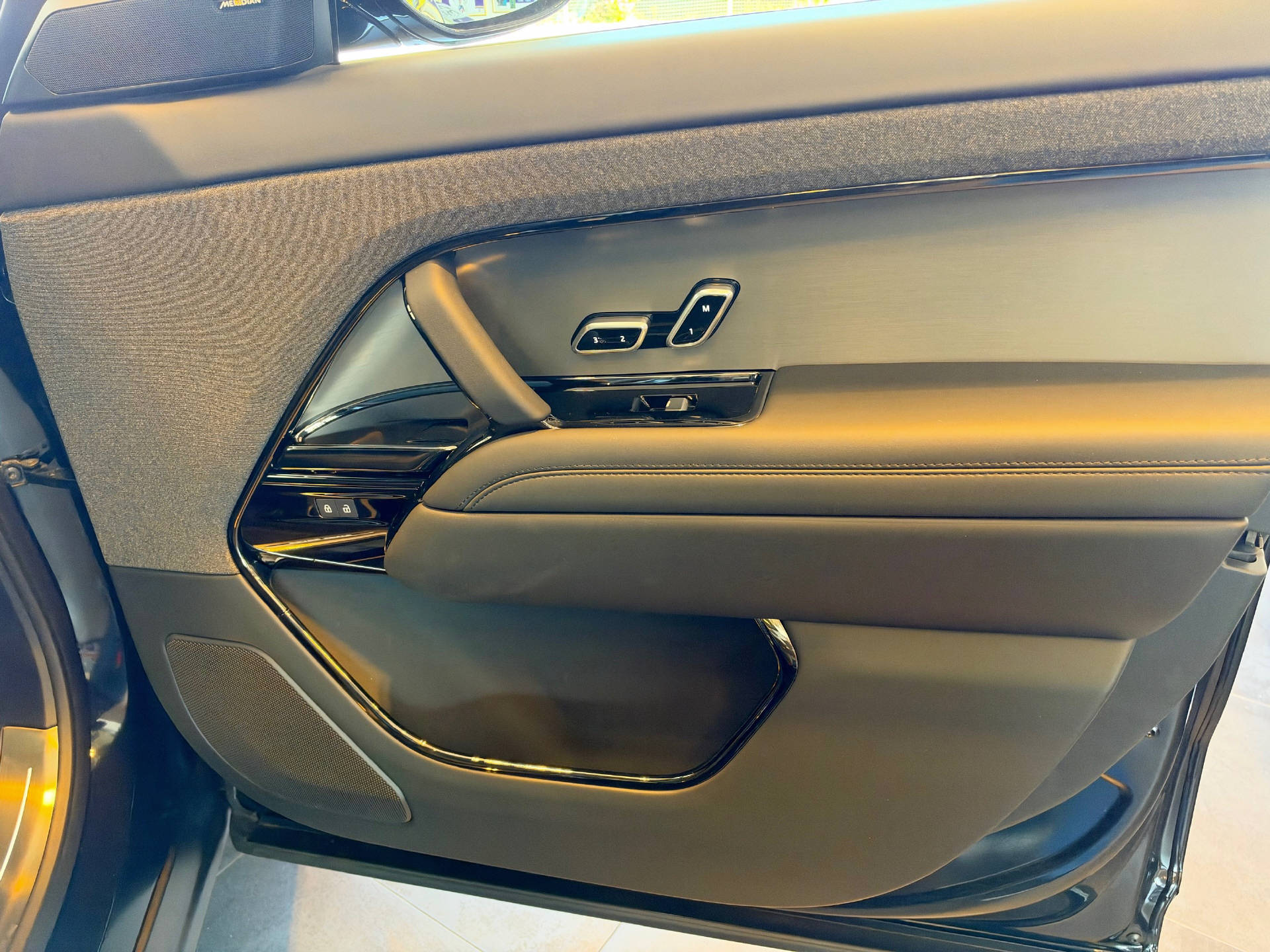 LAND ROVER Range Rover Sport 3.0 I6 P460e SE Dynamic-image-13