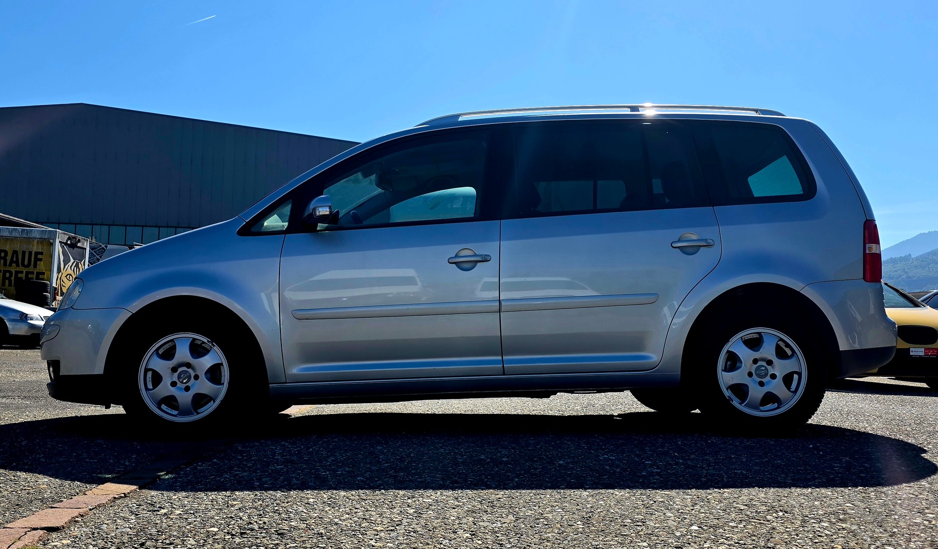 VW Touran 1.9 TDI DSG Highline-image-4
