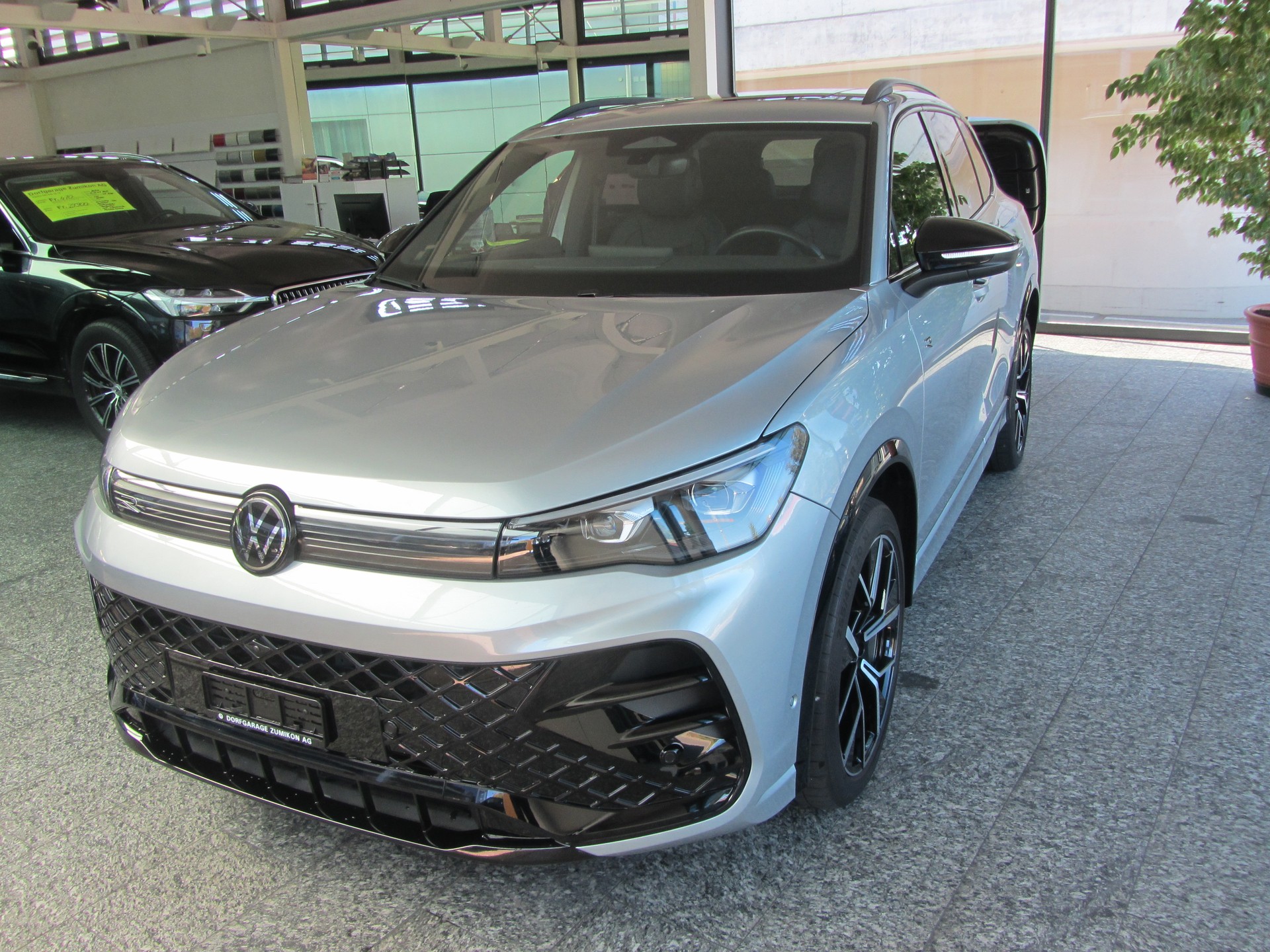 VW Tiguan 2.0 TSI DSG R-Line 4Motion-image-0