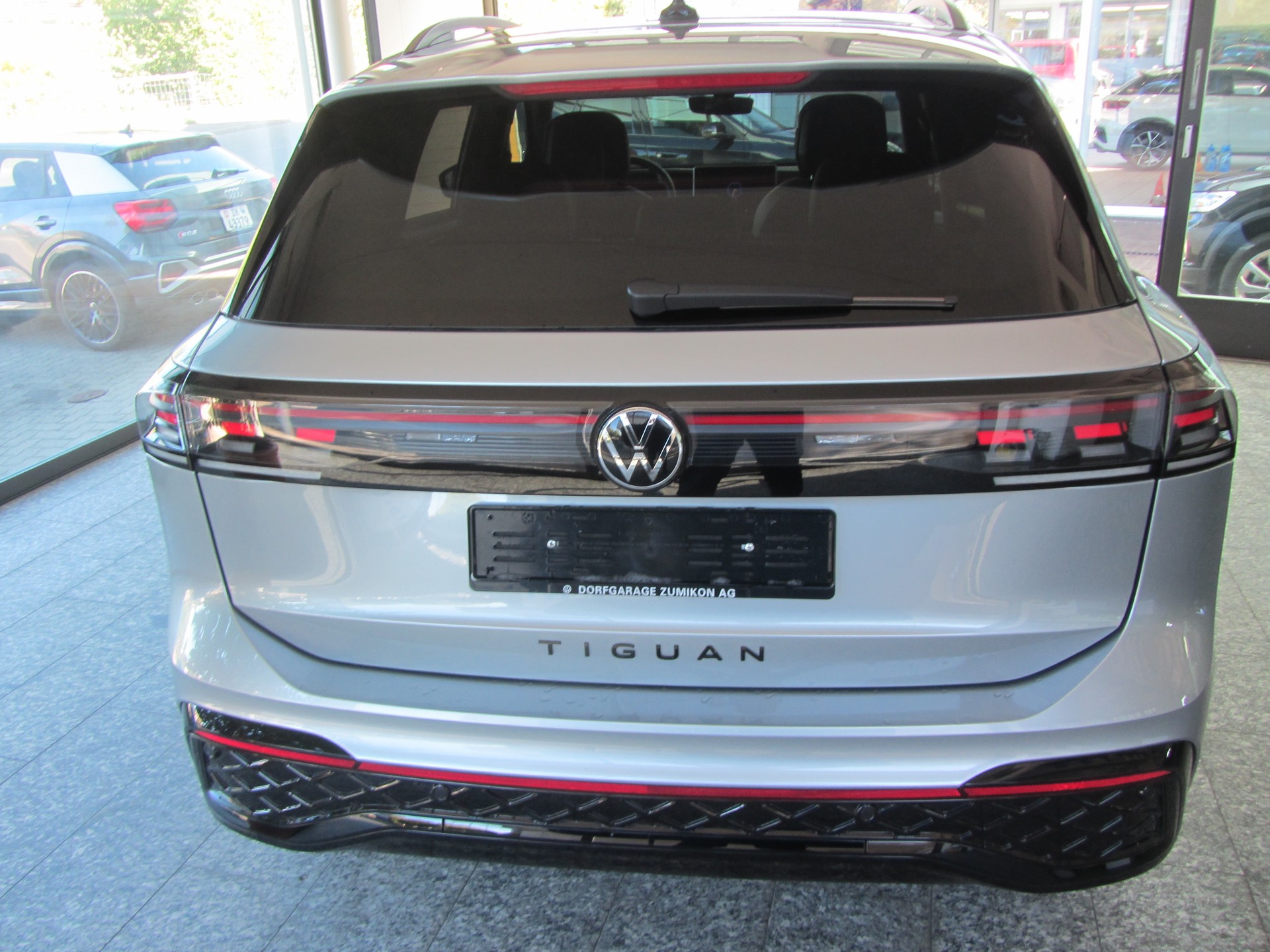 VW Tiguan 2.0 TSI DSG R-Line 4Motion-image-3