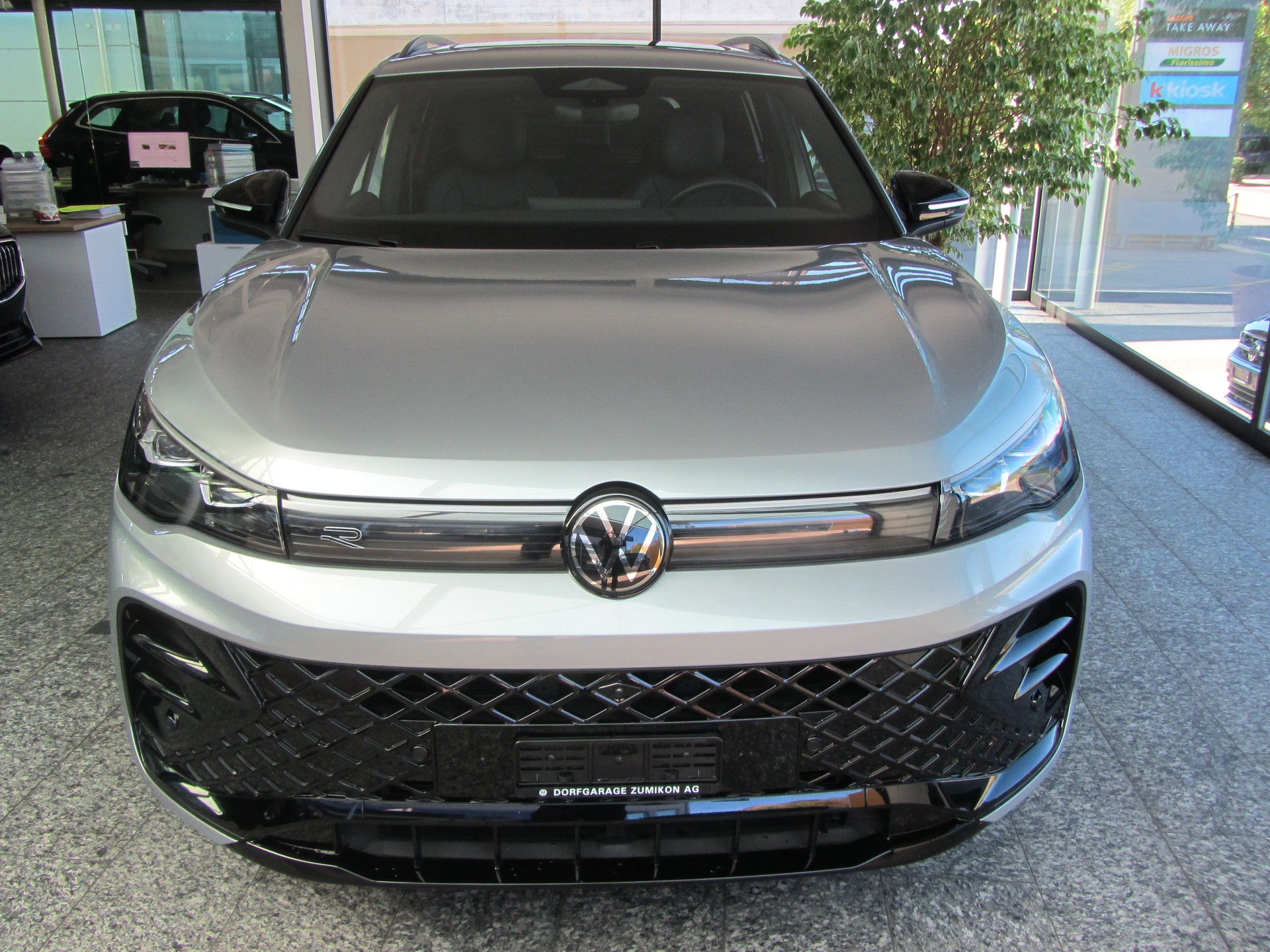 VW Tiguan 2.0 TSI DSG R-Line 4Motion-image-2