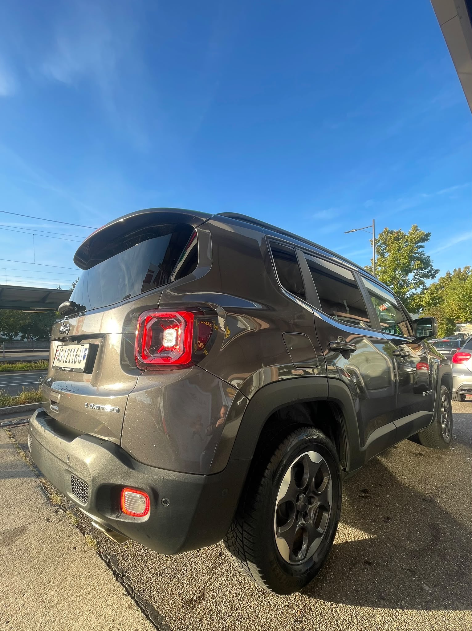 JEEP Renegade 1.3 Turbo Limited AWD-image-2
