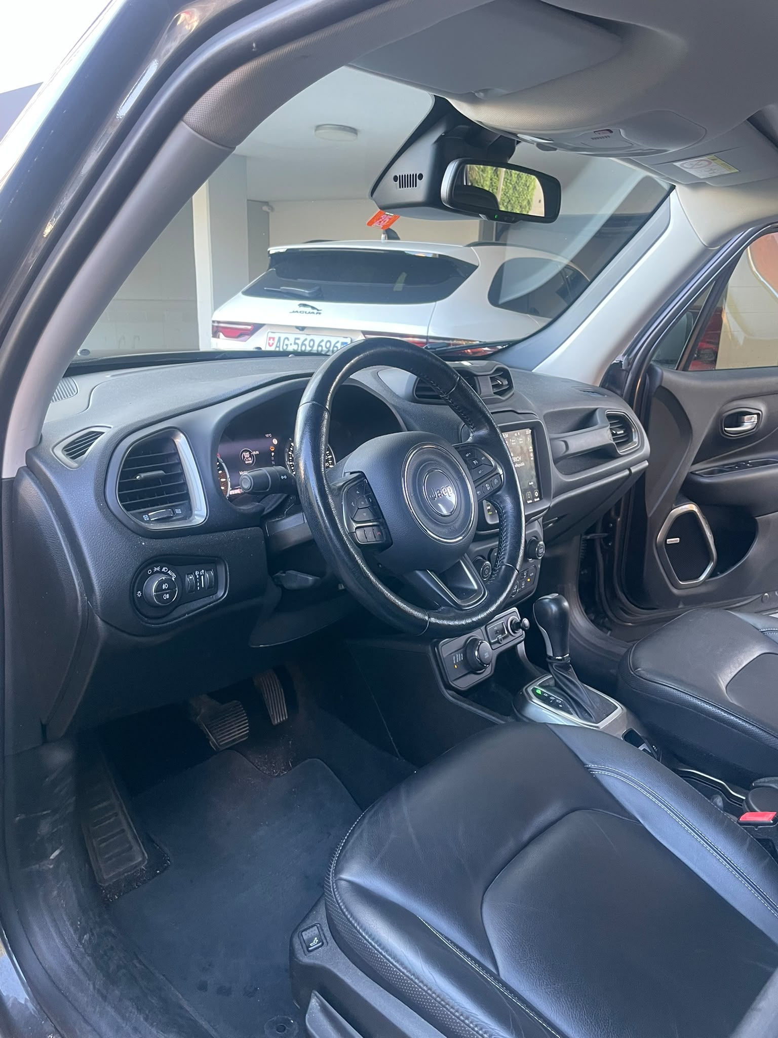 JEEP Renegade 1.3 Turbo Limited AWD-image-6