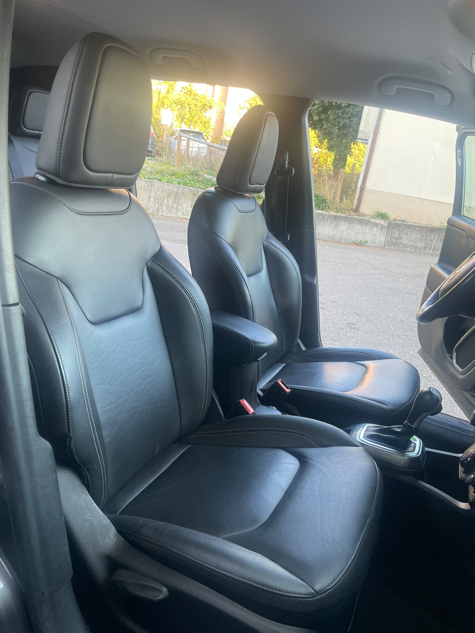 JEEP Renegade 1.3 Turbo Limited AWD-image-15