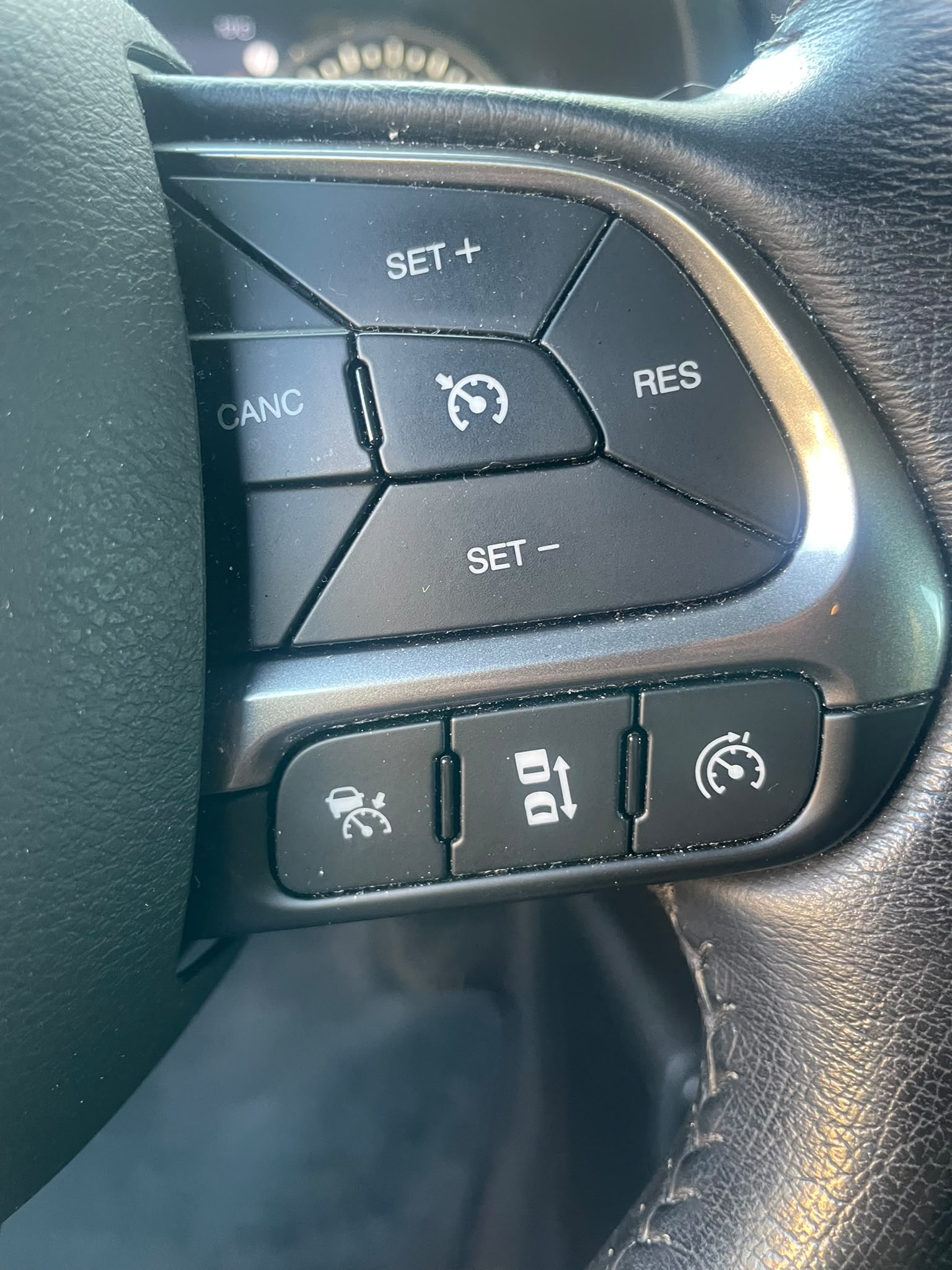 JEEP Renegade 1.3 Turbo Limited AWD-image-9