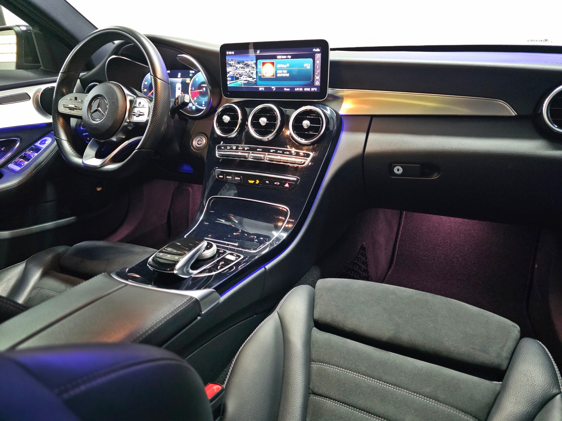 MERCEDES-BENZ C 220 d Swiss Star AMG Line 4Matic 9G-Tronic-image-16
