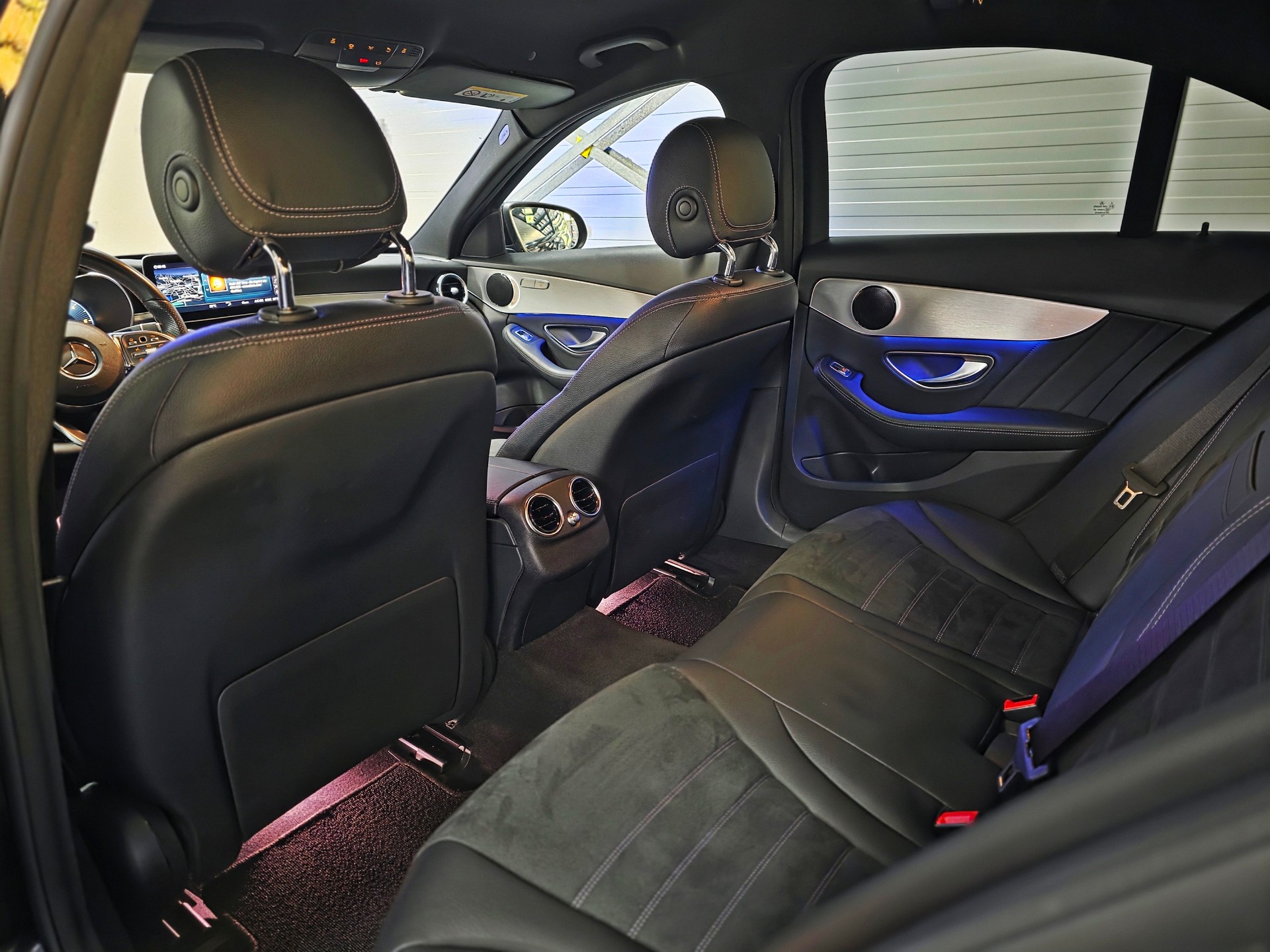 MERCEDES-BENZ C 220 d Swiss Star AMG Line 4Matic 9G-Tronic-image-12