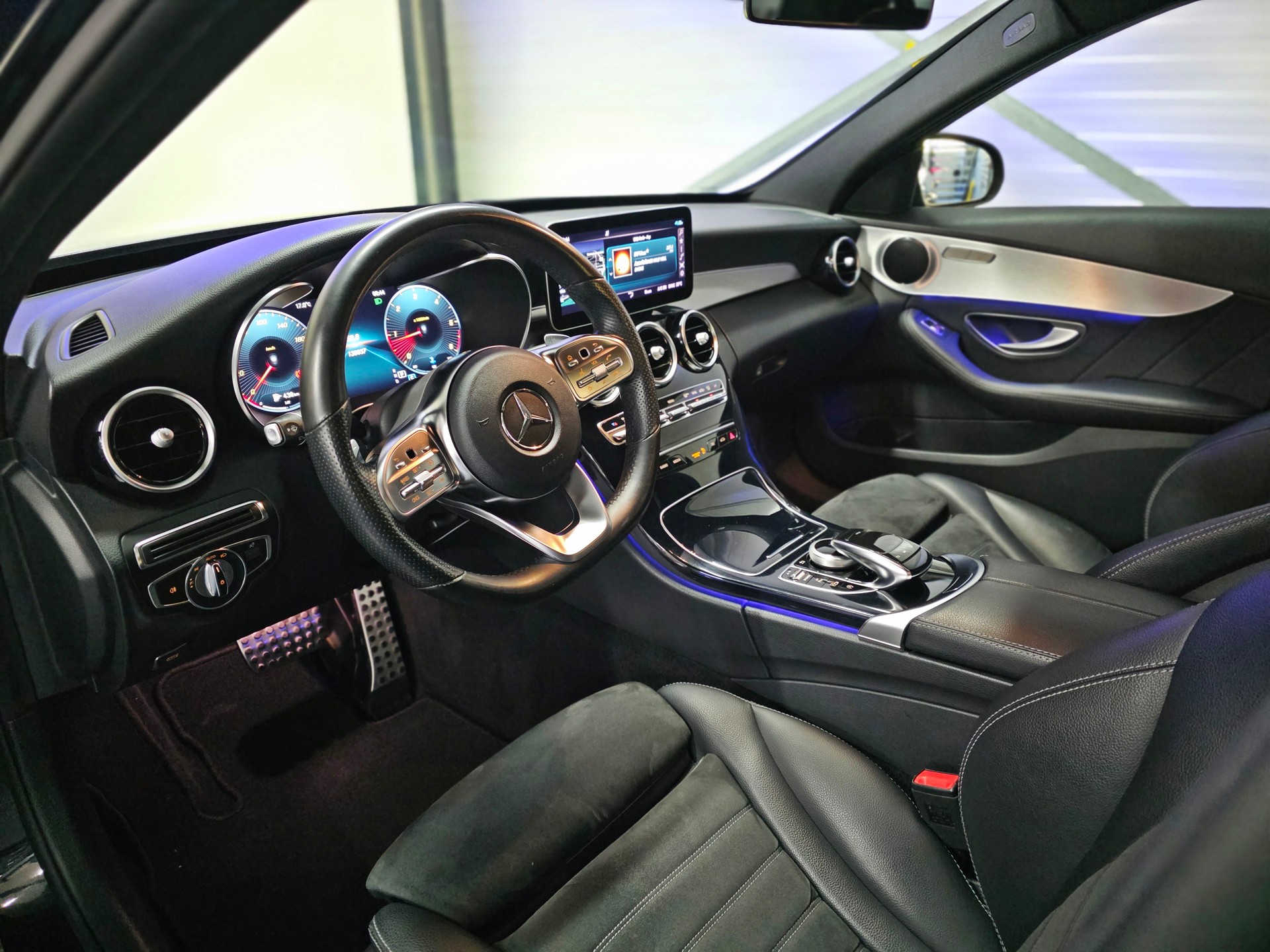 MERCEDES-BENZ C 220 d Swiss Star AMG Line 4Matic 9G-Tronic-image-10