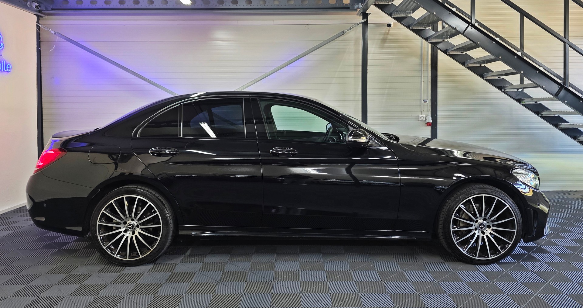 MERCEDES-BENZ C 220 d Swiss Star AMG Line 4Matic 9G-Tronic-image-3
