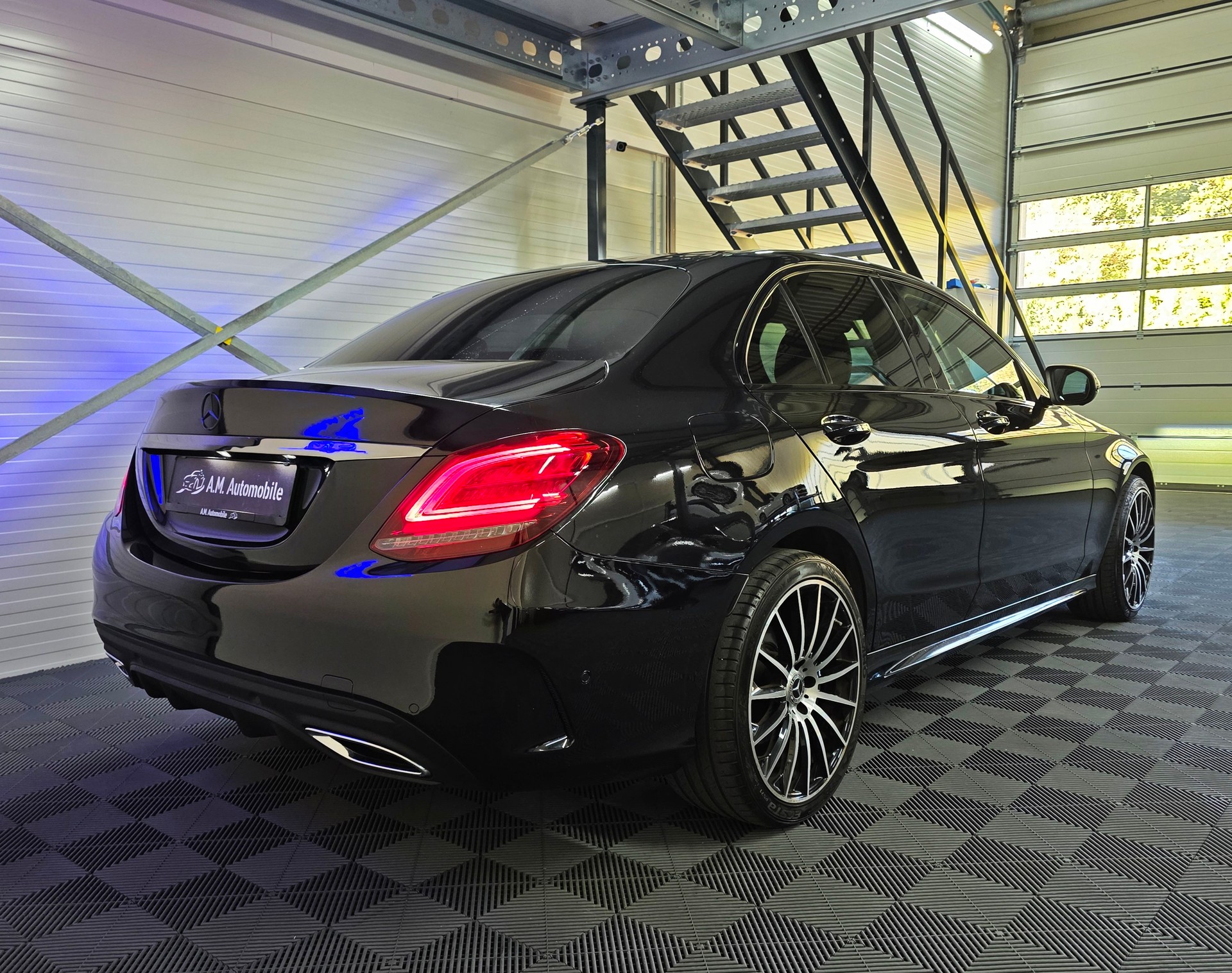 MERCEDES-BENZ C 220 d Swiss Star AMG Line 4Matic 9G-Tronic-image-4