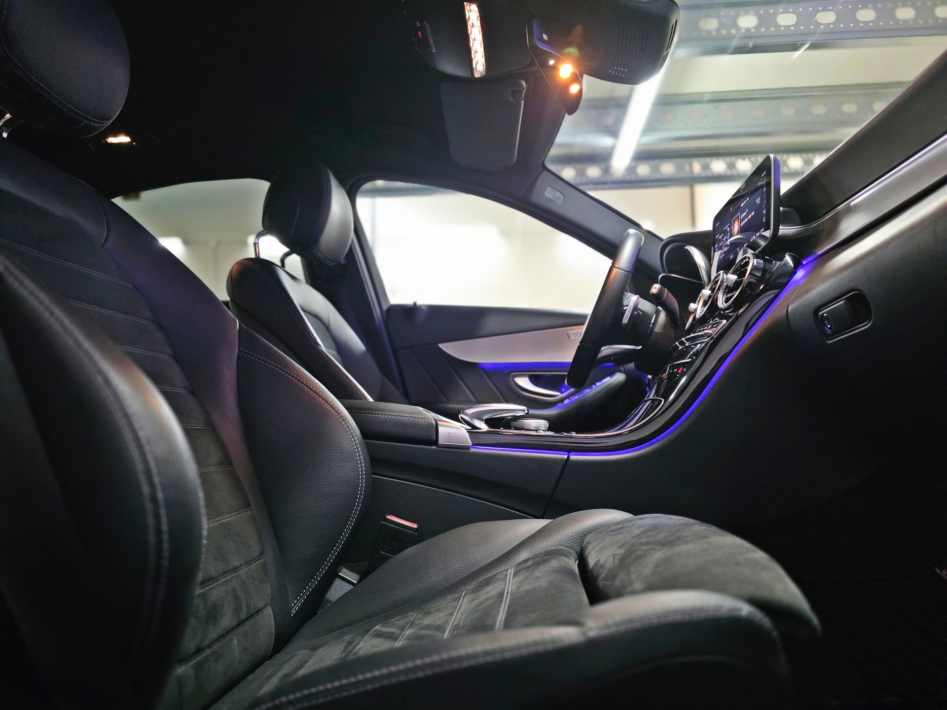 MERCEDES-BENZ C 220 d Swiss Star AMG Line 4Matic 9G-Tronic-image-17