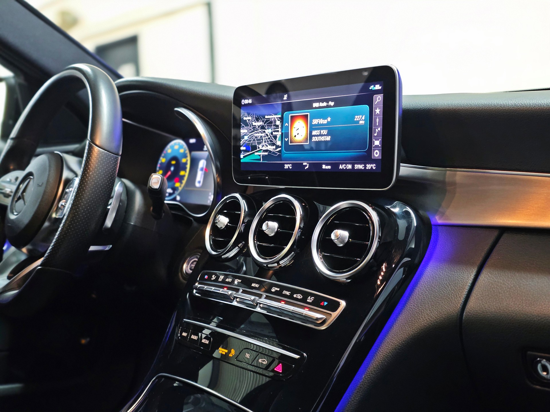 MERCEDES-BENZ C 220 d Swiss Star AMG Line 4Matic 9G-Tronic-image-18