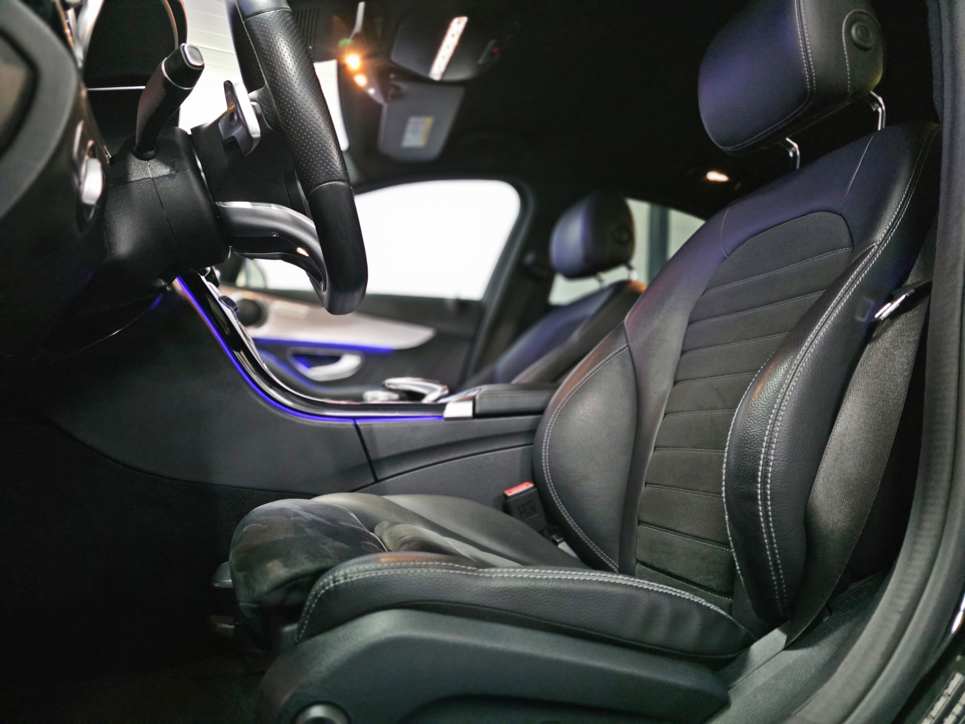 MERCEDES-BENZ C 220 d Swiss Star AMG Line 4Matic 9G-Tronic-image-11