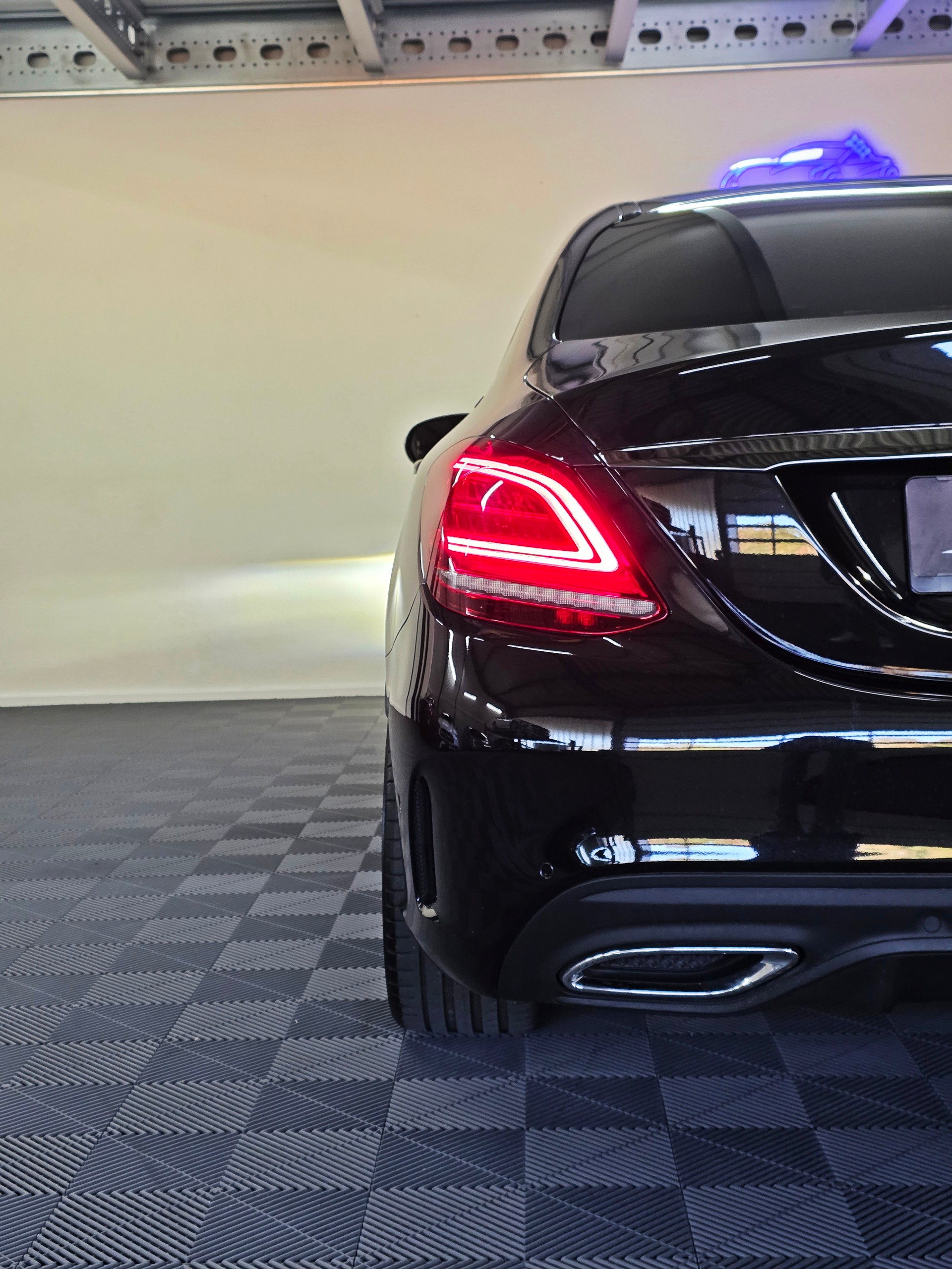 MERCEDES-BENZ C 220 d Swiss Star AMG Line 4Matic 9G-Tronic-image-7