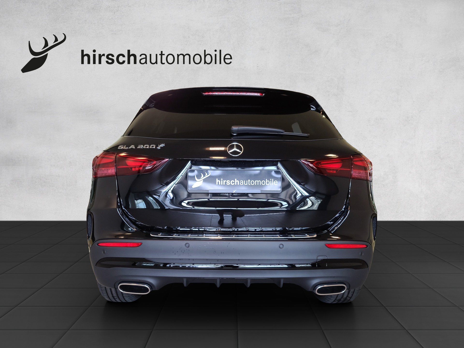 MERCEDES-BENZ GLA 200 Night Star AMG-showroom-element-1