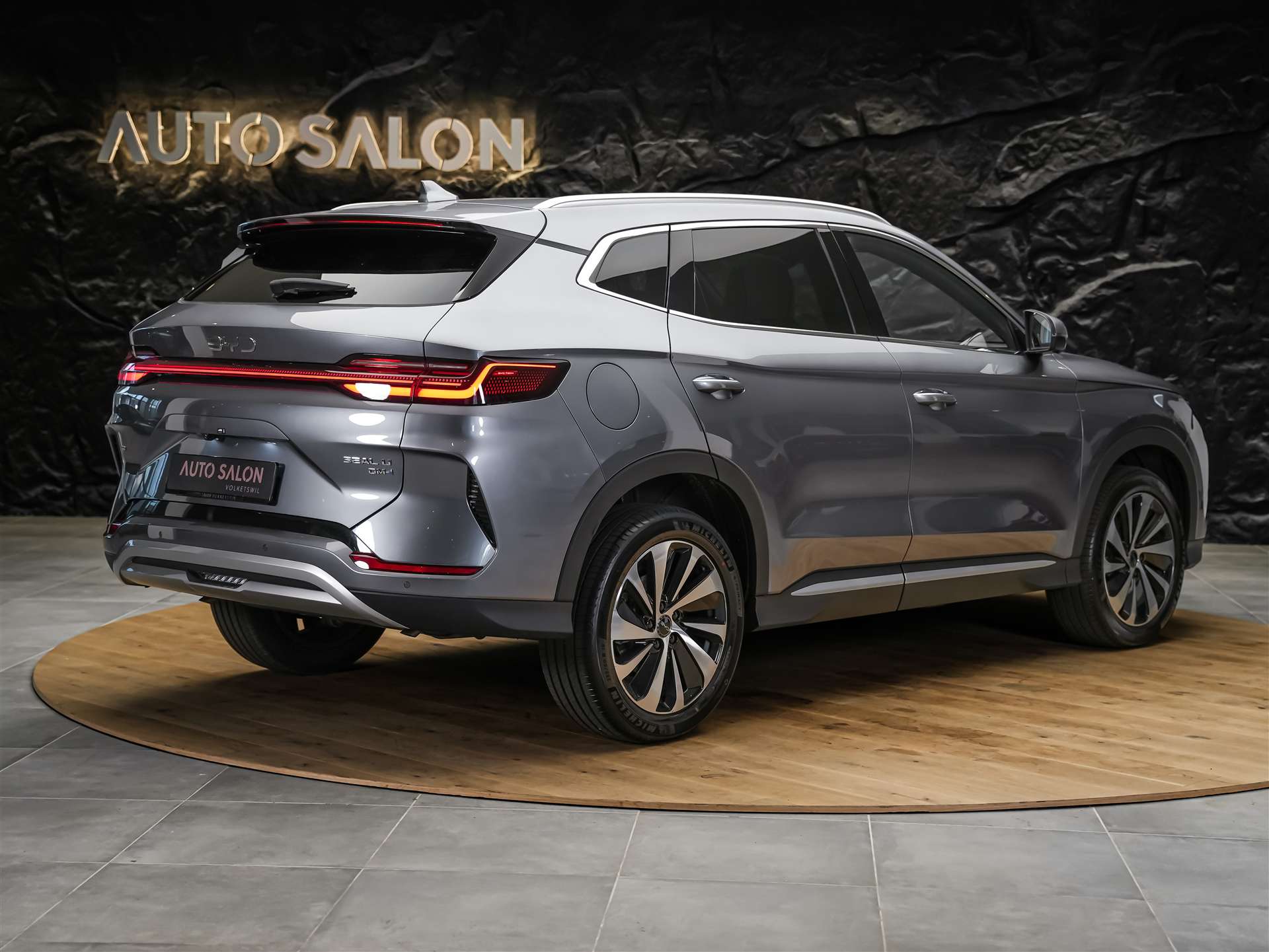 BYD Seal U DM-i Design AWD *SOFORT Verfügbar*Werksgarantie*Lenkradheizung*Sitzbelüftung*360° Kamera*-image-4