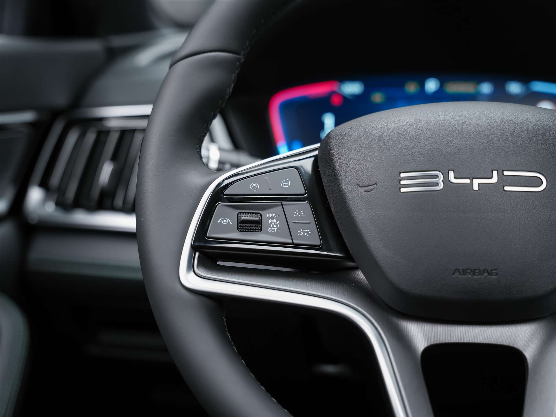BYD Seal U DM-i Design AWD *SOFORT Verfügbar*Werksgarantie*Lenkradheizung*Sitzbelüftung*360° Kamera*-image-28