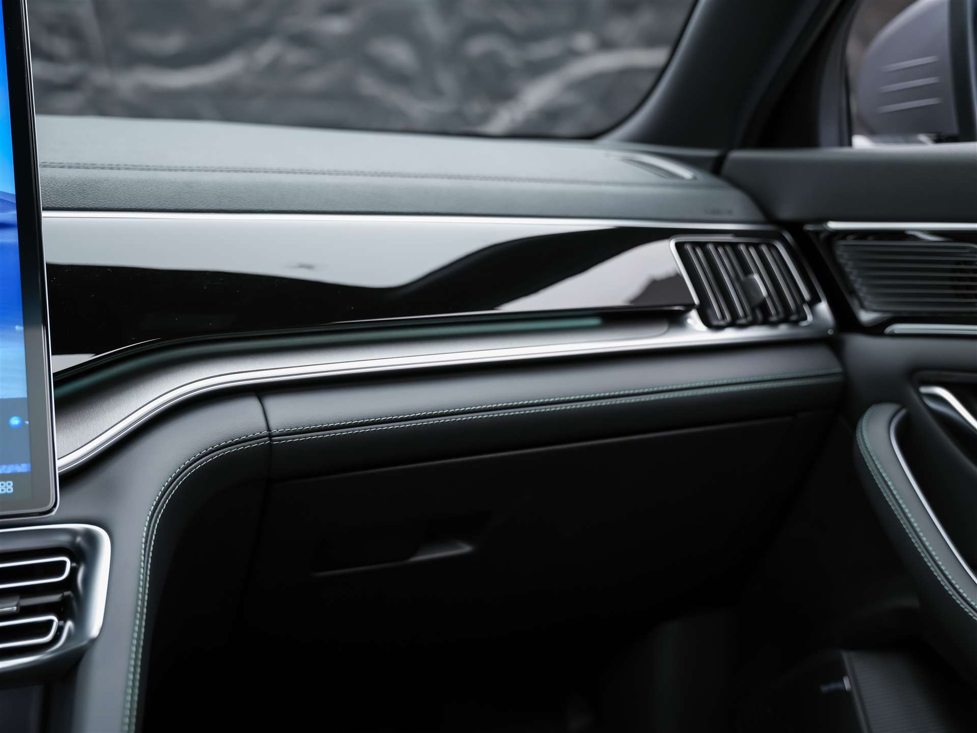 BYD Seal U DM-i Design AWD *SOFORT Verfügbar*Werksgarantie*Lenkradheizung*Sitzbelüftung*360° Kamera*-image-21