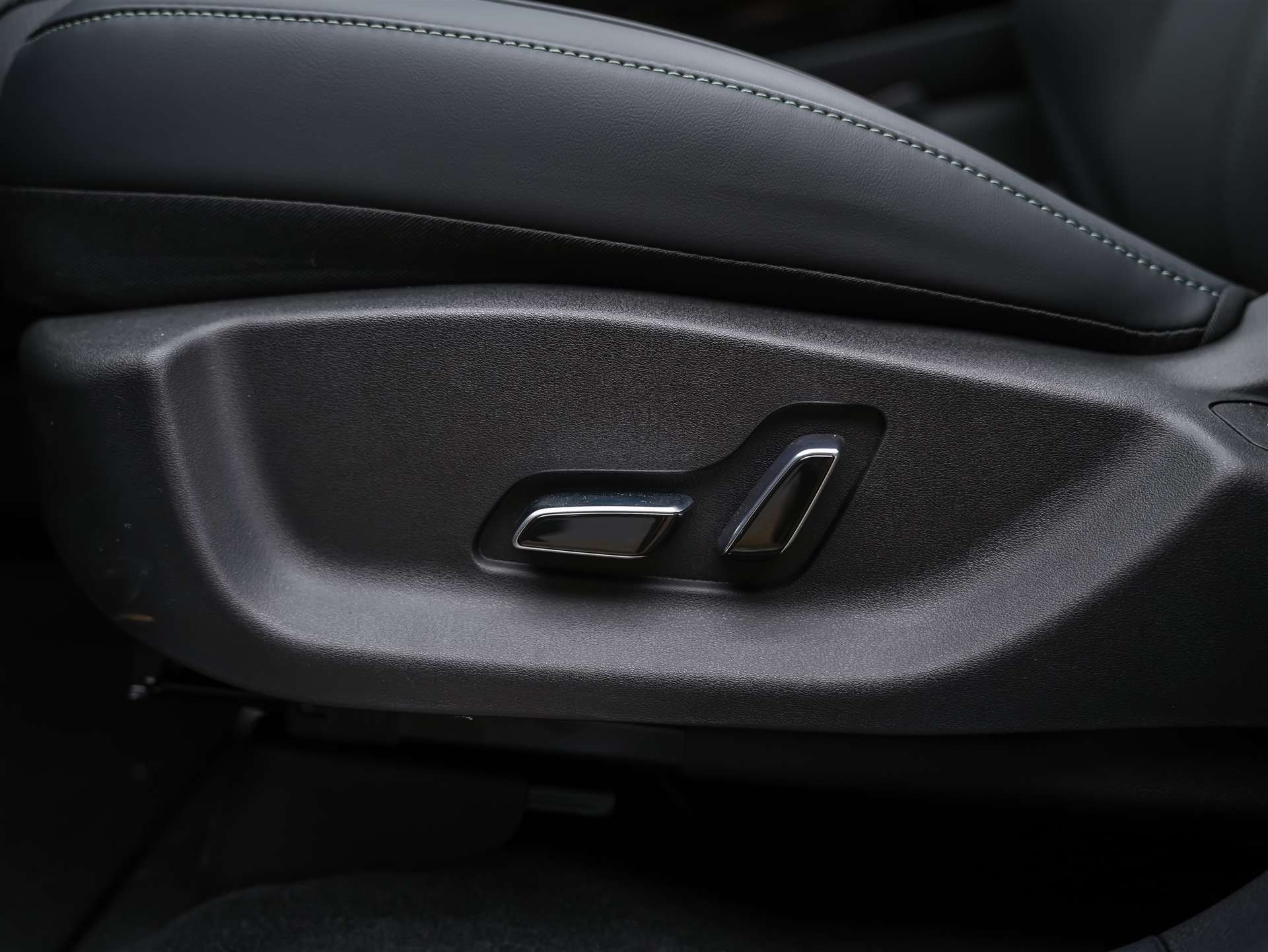 BYD Seal U DM-i Design AWD *SOFORT Verfügbar*Werksgarantie*Lenkradheizung*Sitzbelüftung*360° Kamera*-image-26