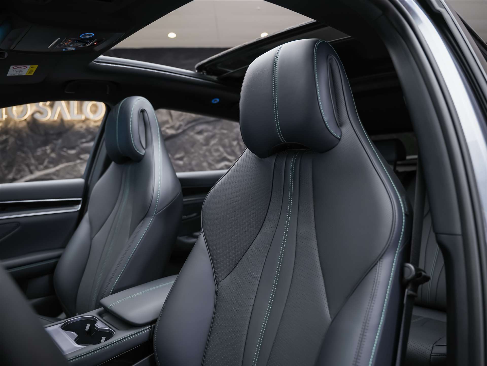 BYD Seal U DM-i Design AWD *SOFORT Verfügbar*Werksgarantie*Lenkradheizung*Sitzbelüftung*360° Kamera*-image-9