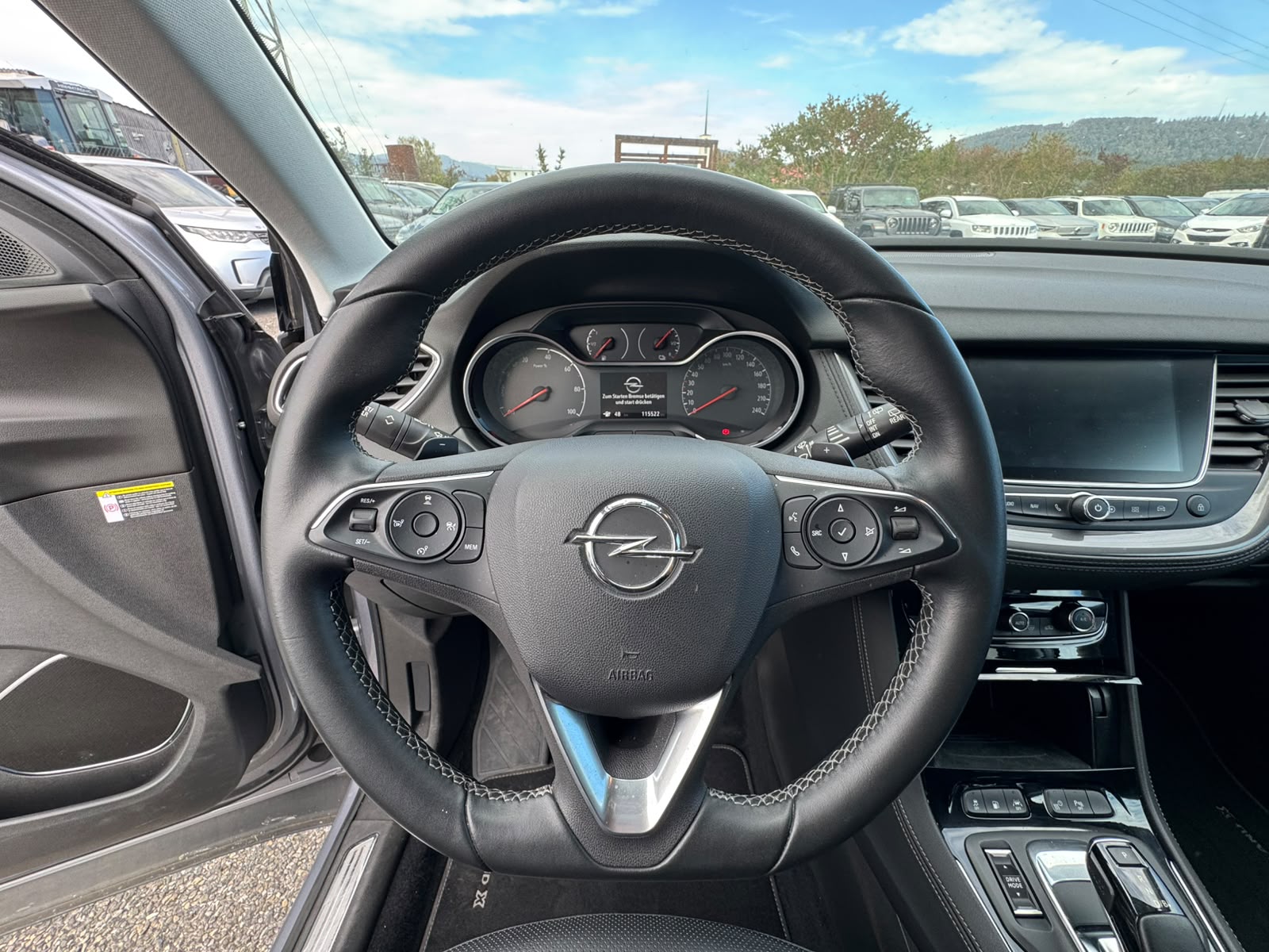 OPEL Grandland X 1.6 Hybrid4 Ultimate Automatik-image-6