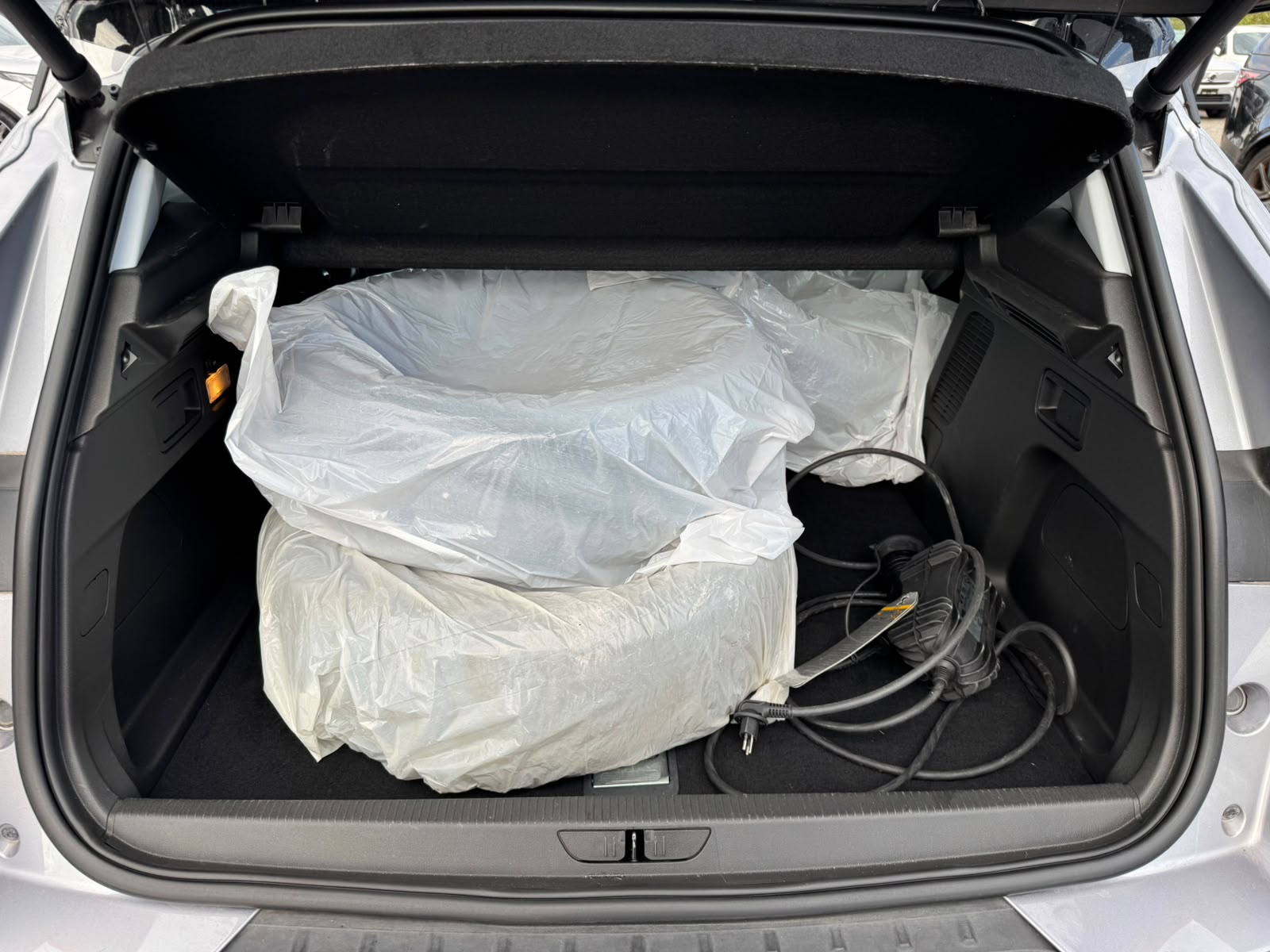 OPEL Grandland X 1.6 Hybrid4 Ultimate Automatik-image-11