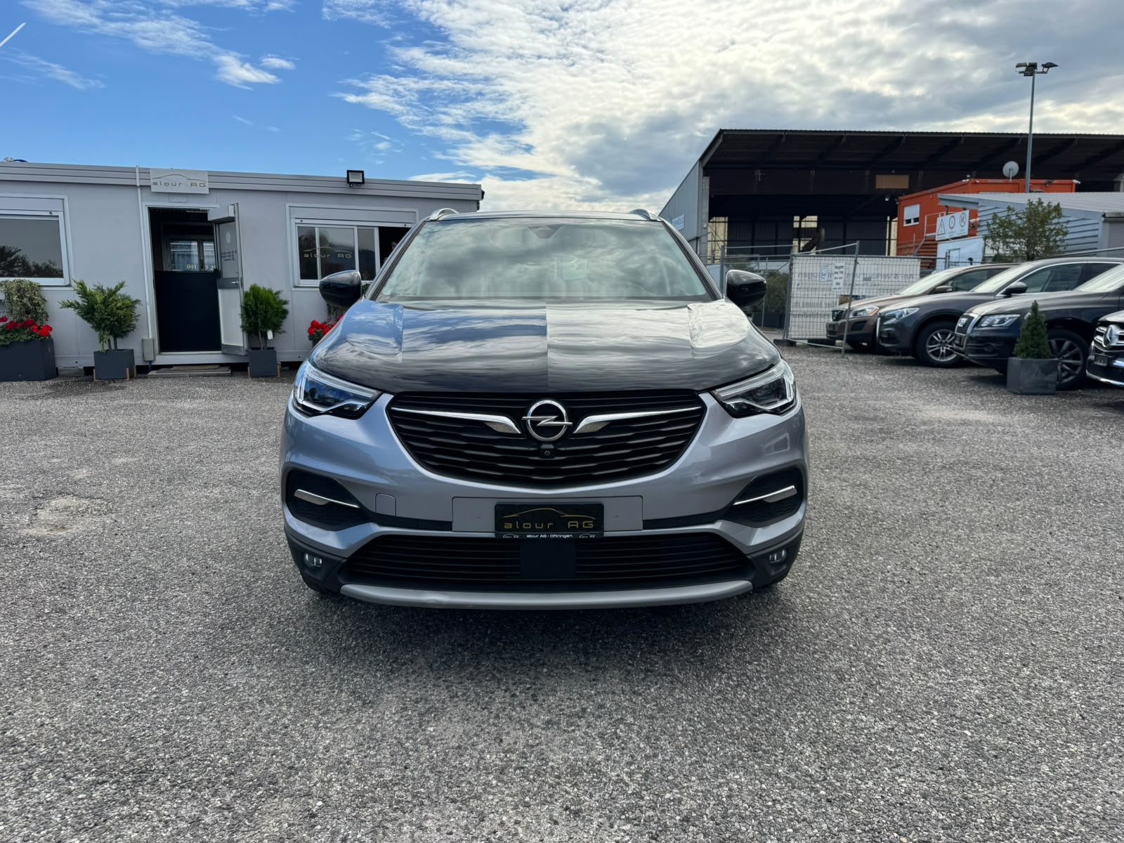 OPEL Grandland X 1.6 Hybrid4 Ultimate Automatik-image-1