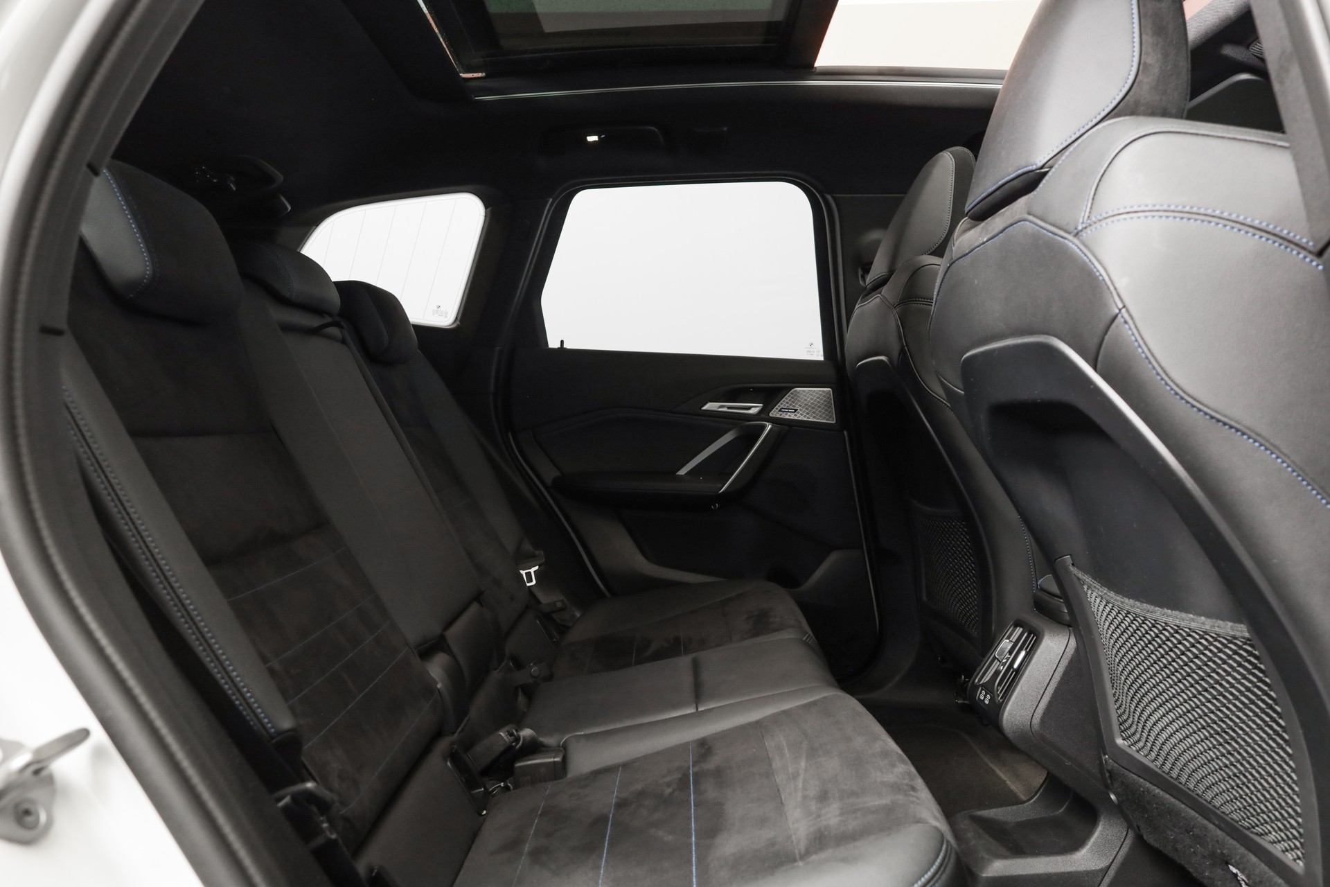 BMW iX1 xDrive 30 M Sport • Attelage • Toit panoramique • Pack Innovation-image-13