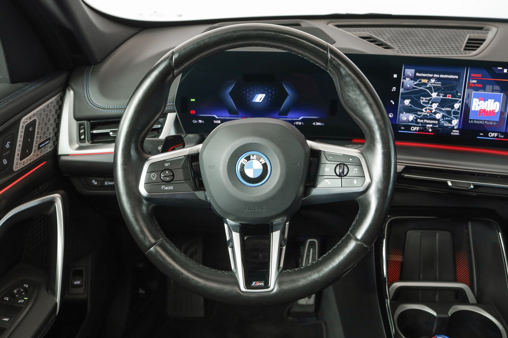 BMW iX1 xDrive 30 M Sport • Attelage • Toit panoramique • Pack Innovation-image-16