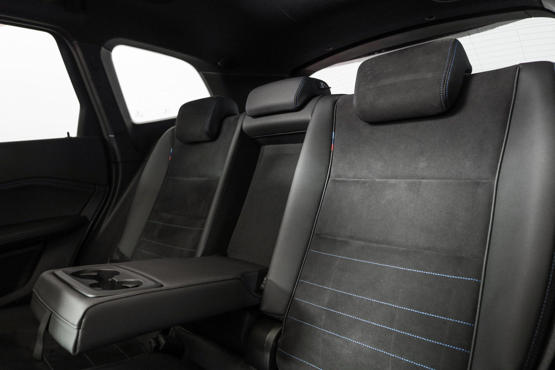 BMW iX1 xDrive 30 M Sport • Attelage • Toit panoramique • Pack Innovation-image-12