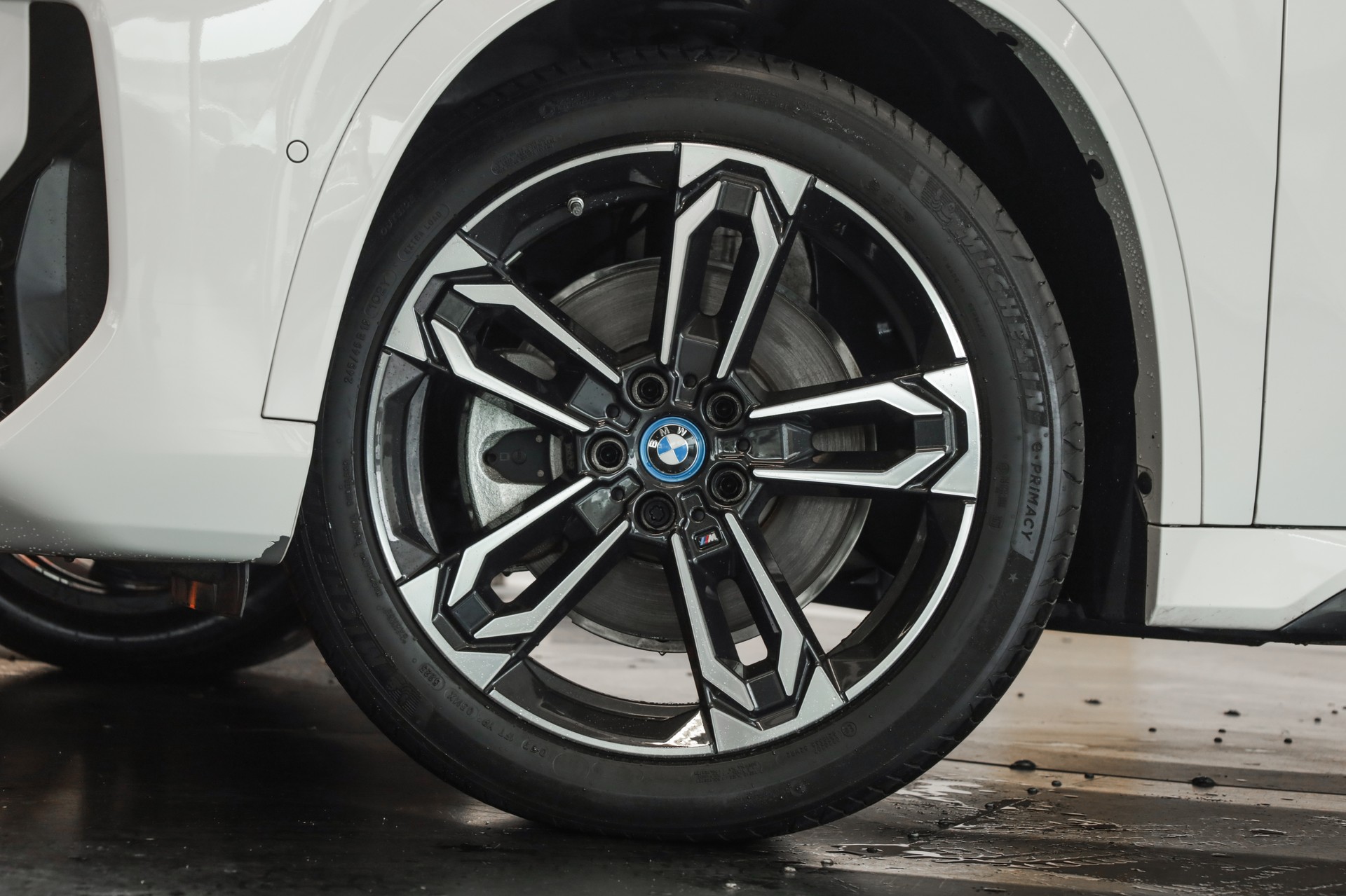 BMW iX1 xDrive 30 M Sport • Attelage • Toit panoramique • Pack Innovation-image-7
