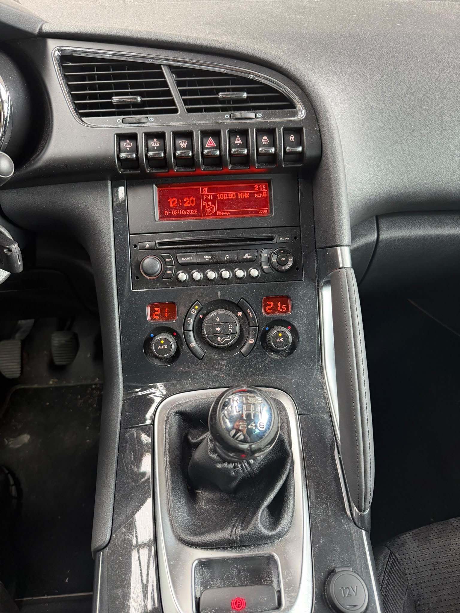 PEUGEOT 3008 2.0 HDI Business-image-10