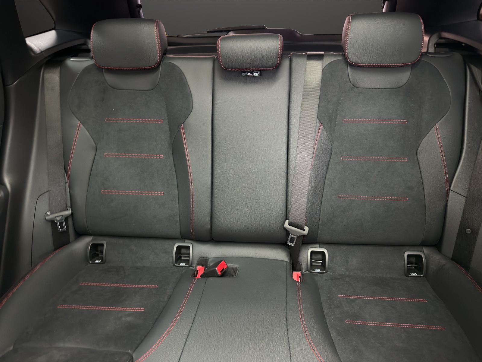 MERCEDES-BENZ GLA AMG 35 4Matic 8G-DCT-image-14