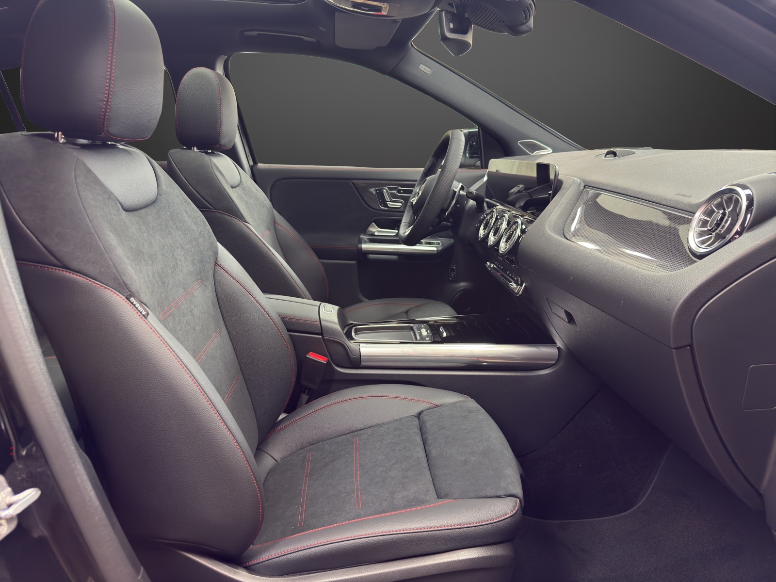 MERCEDES-BENZ GLA AMG 35 4Matic 8G-DCT-image-11