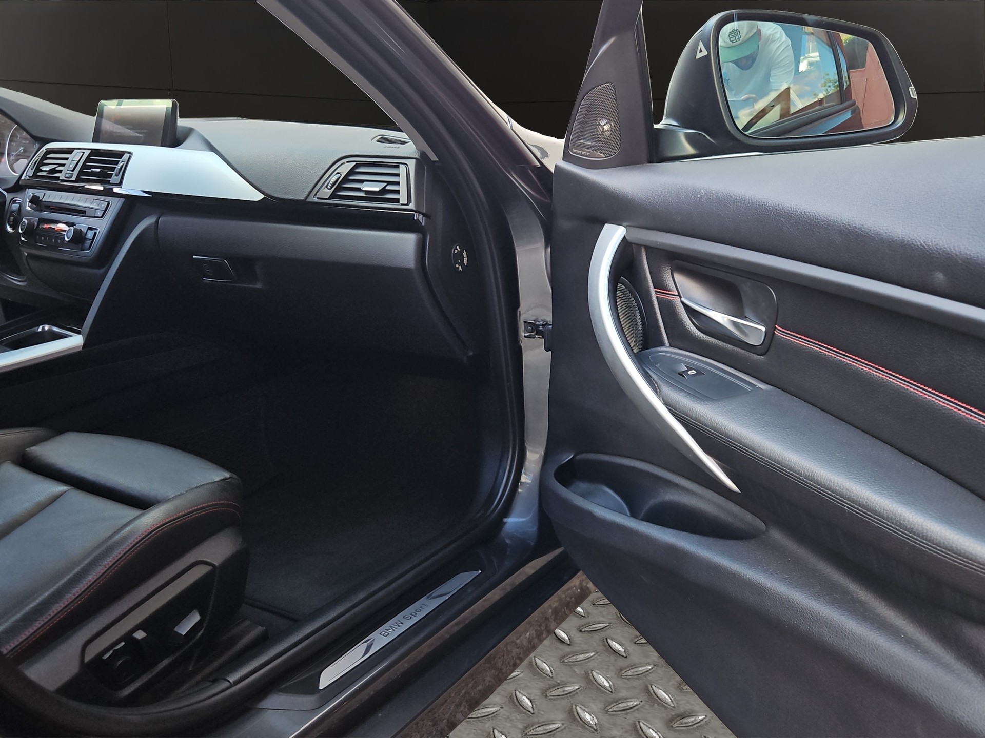 BMW 335i xDrive Touring Sport Line Steptronic-image-21