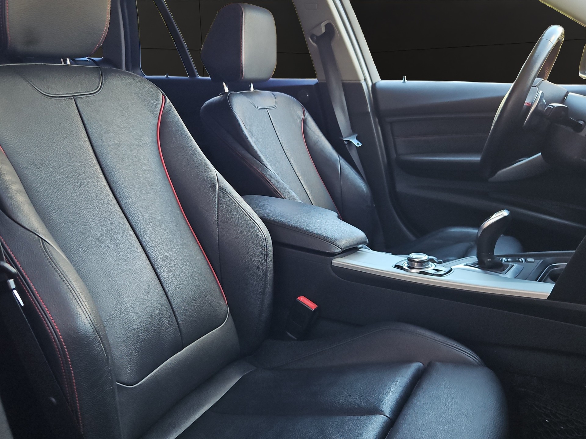 BMW 335i xDrive Touring Sport Line Steptronic-image-19