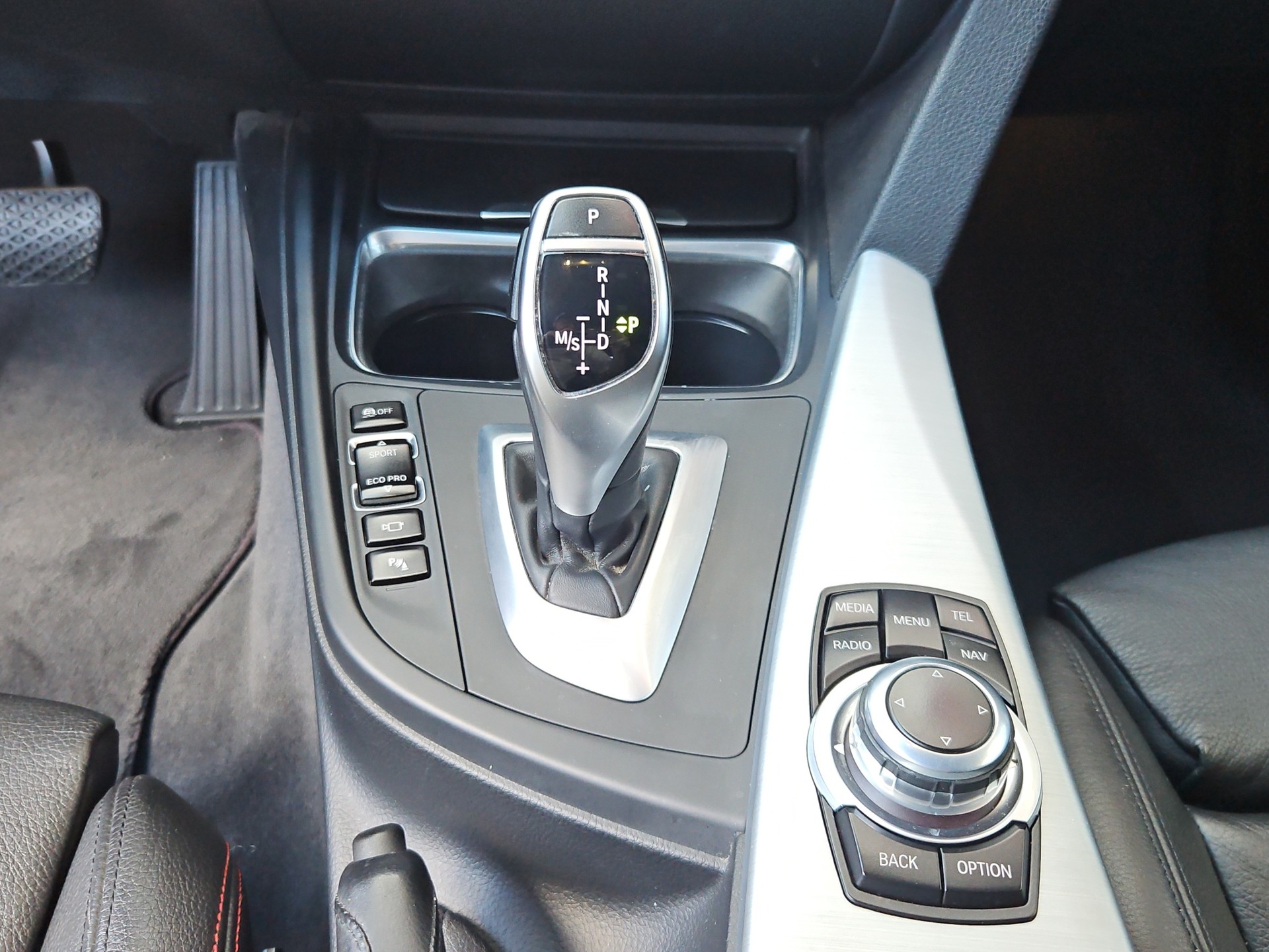 BMW 335i xDrive Touring Sport Line Steptronic-image-17