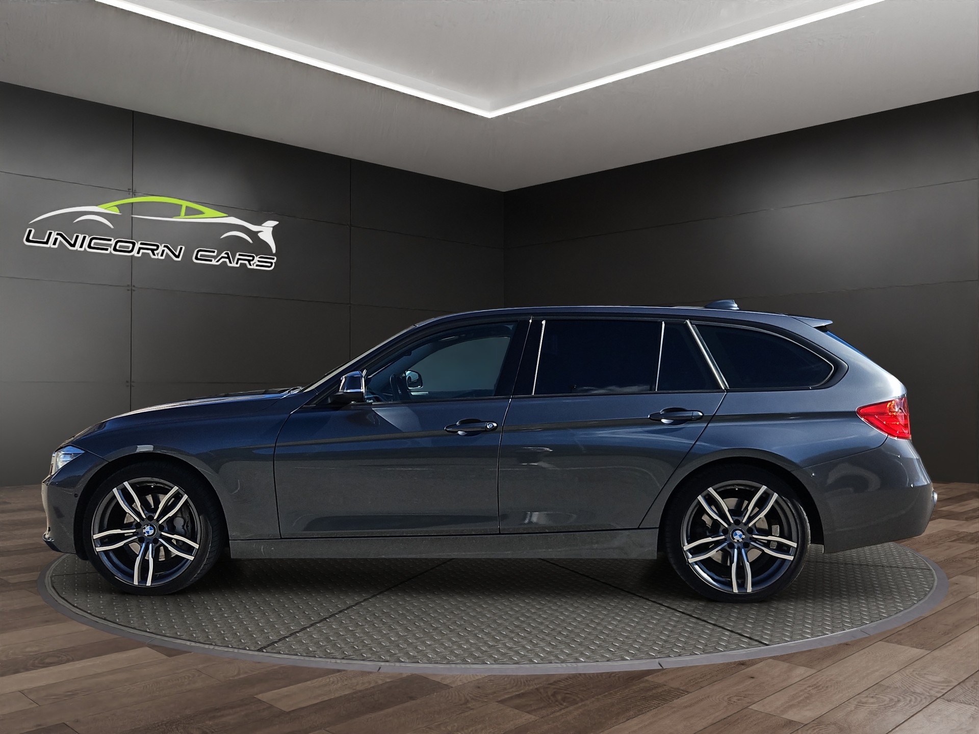 BMW 335i xDrive Touring Sport Line Steptronic-image-3