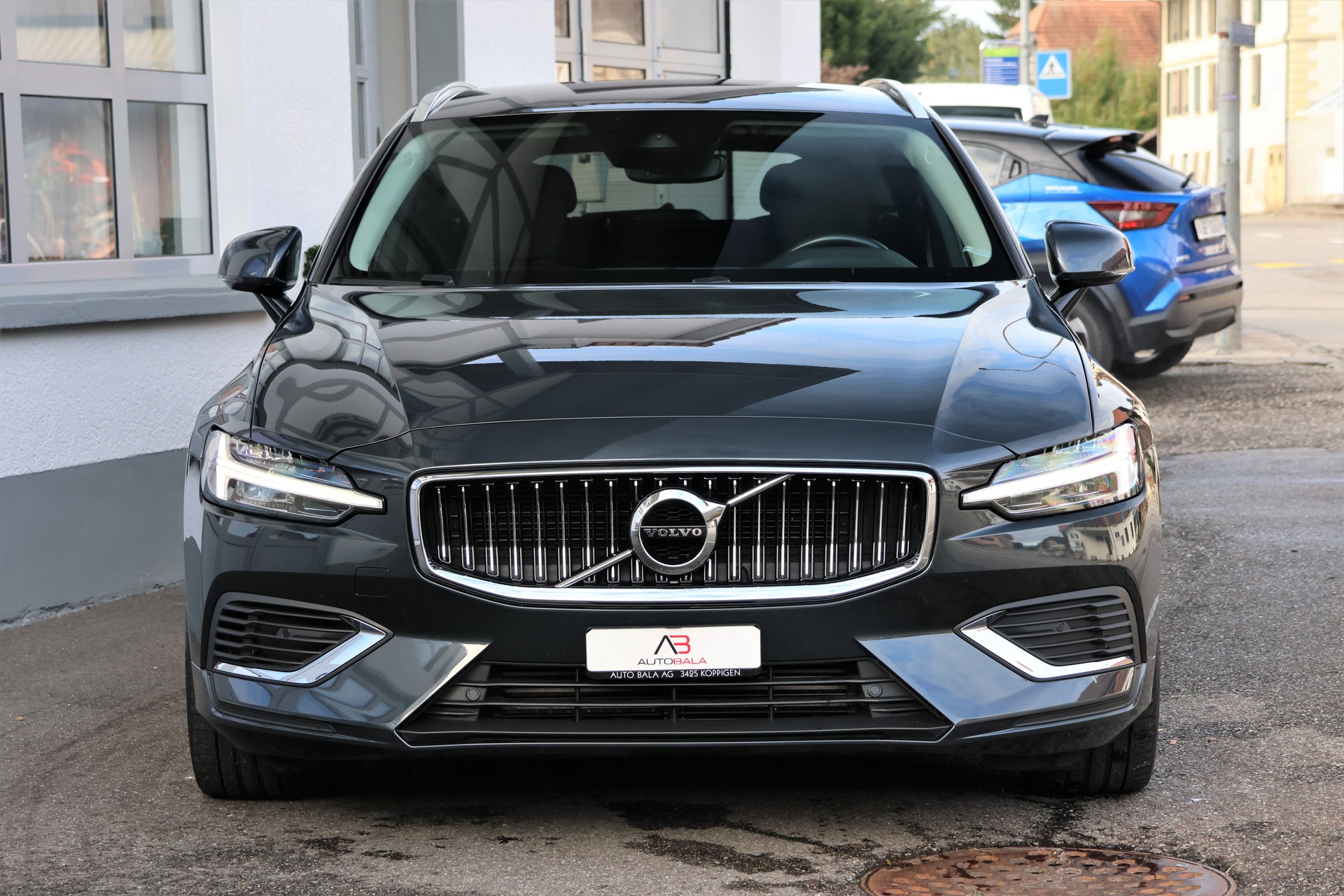 VOLVO V60 T6 eAWD Twin Engine Inscription Geartronic (CH) + 2.0T AHK-image-1