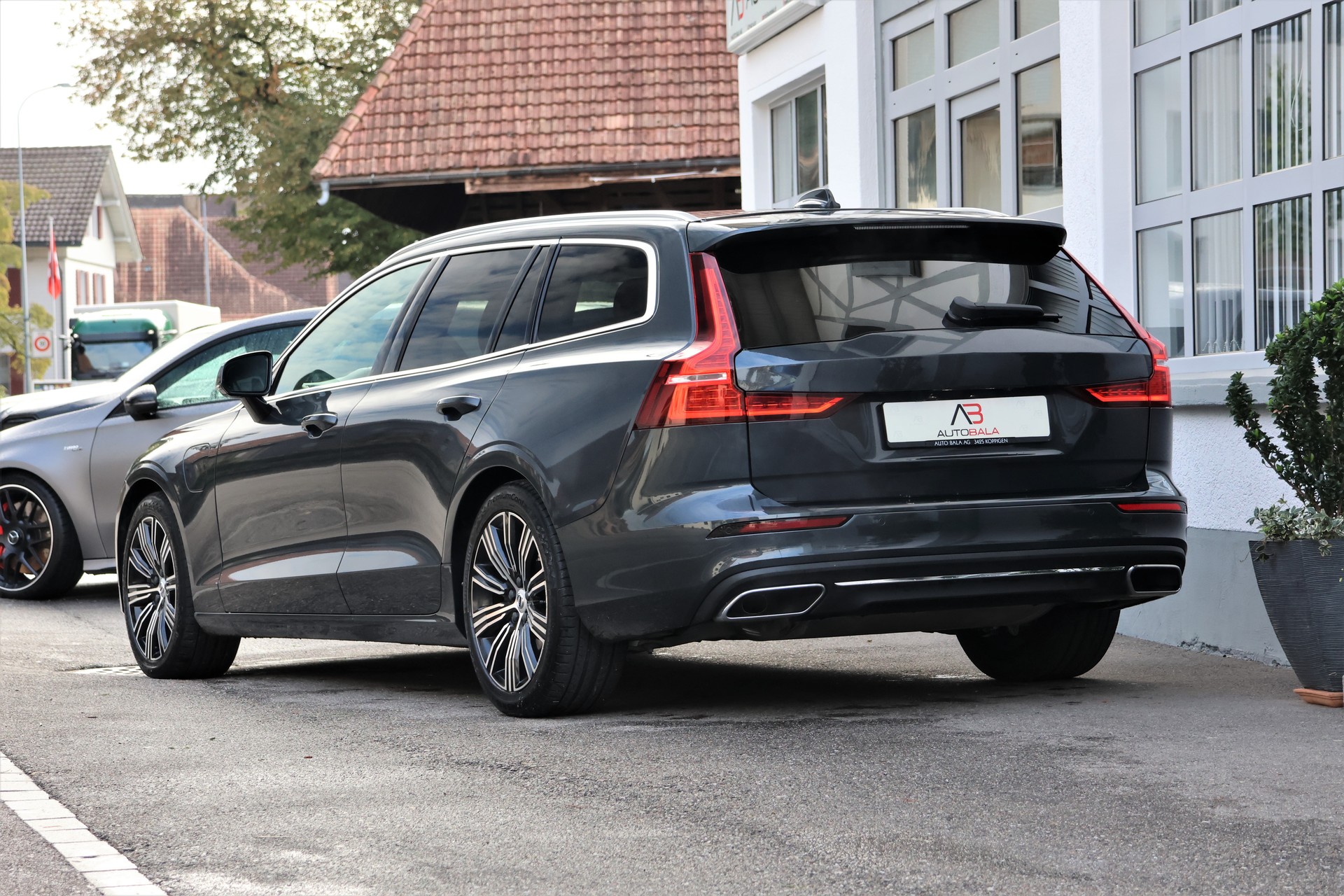 VOLVO V60 T6 eAWD Twin Engine Inscription Geartronic (CH) + 2.0T AHK-image-2